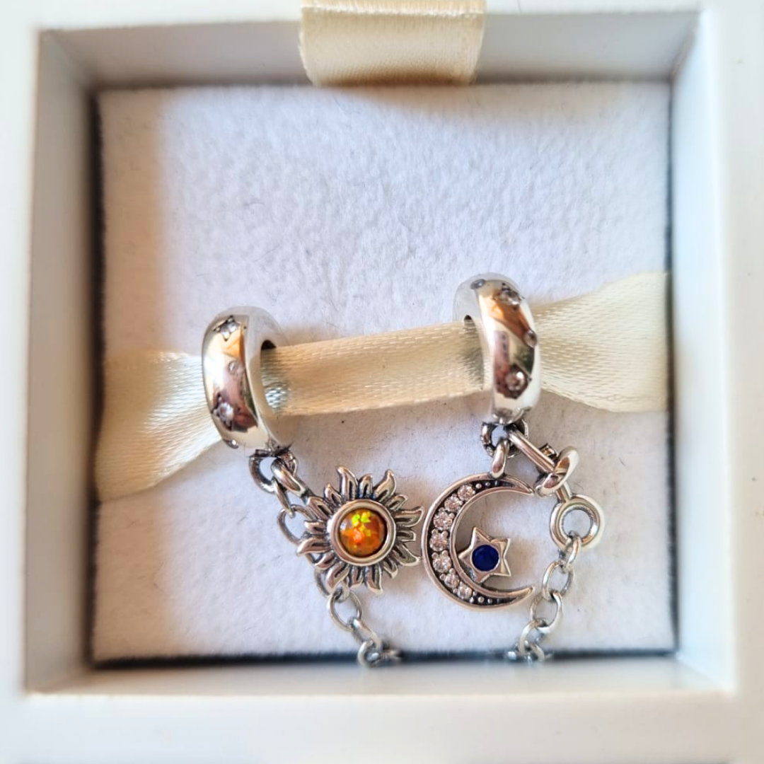 Charm Sol Y Luna Luminosos Con Brillos Celestiales