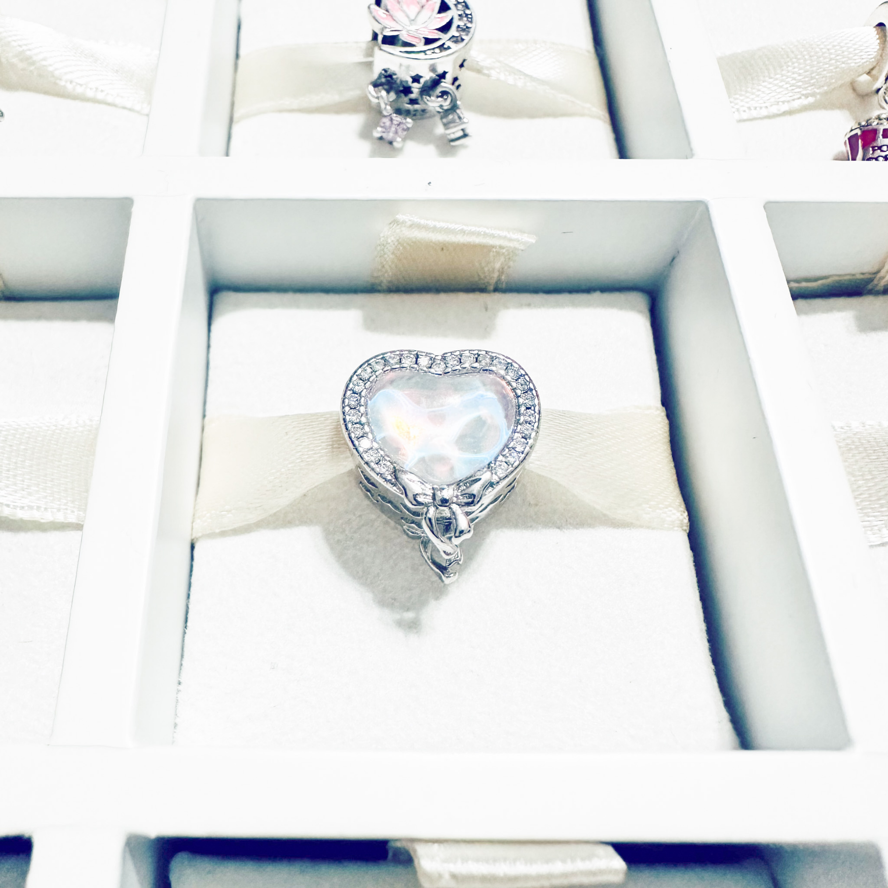 Charm Corazón Azul Cielo Tornasol