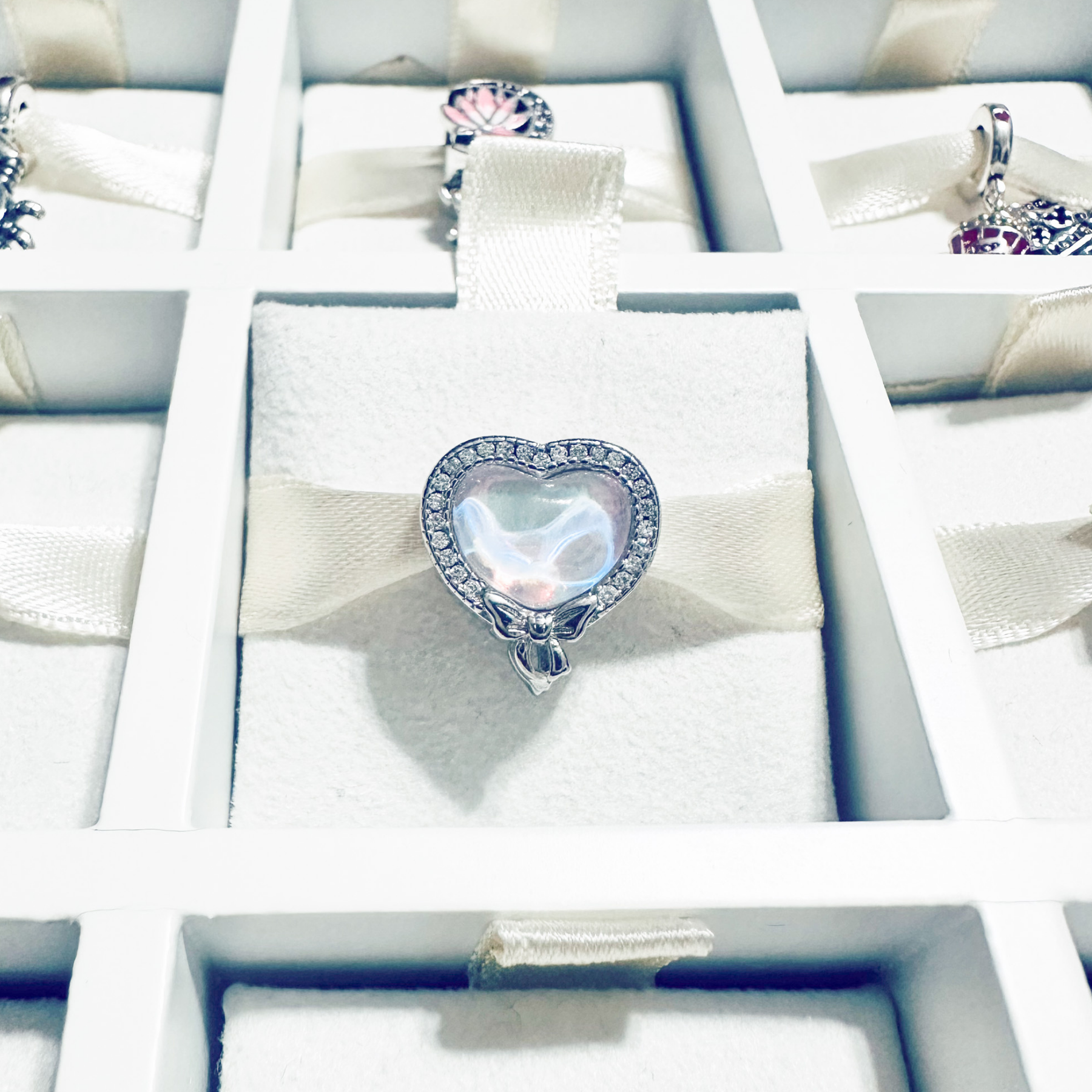 Charm Corazón Azul Cielo Tornasol