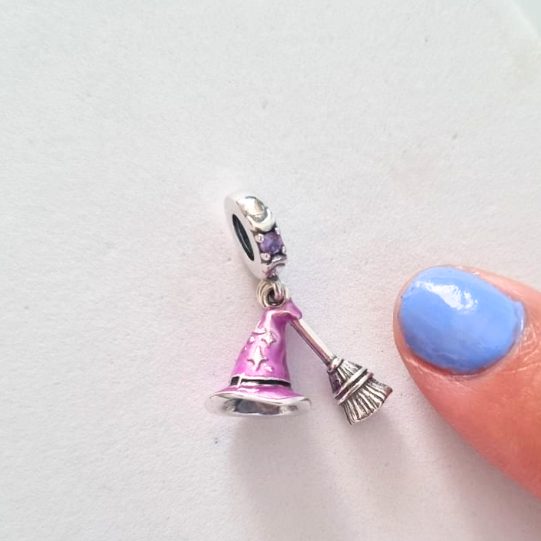 Charm Sombrero Bruja Con Escoba