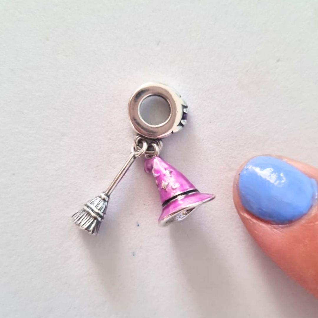 Charm Sombrero Bruja Con Escoba