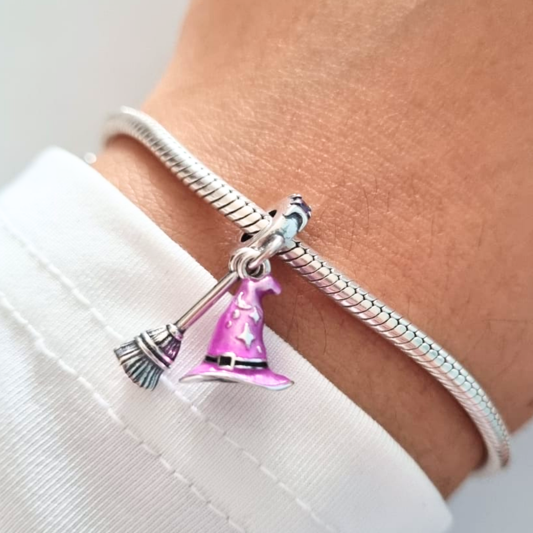 Charm Sombrero Bruja Con Escoba