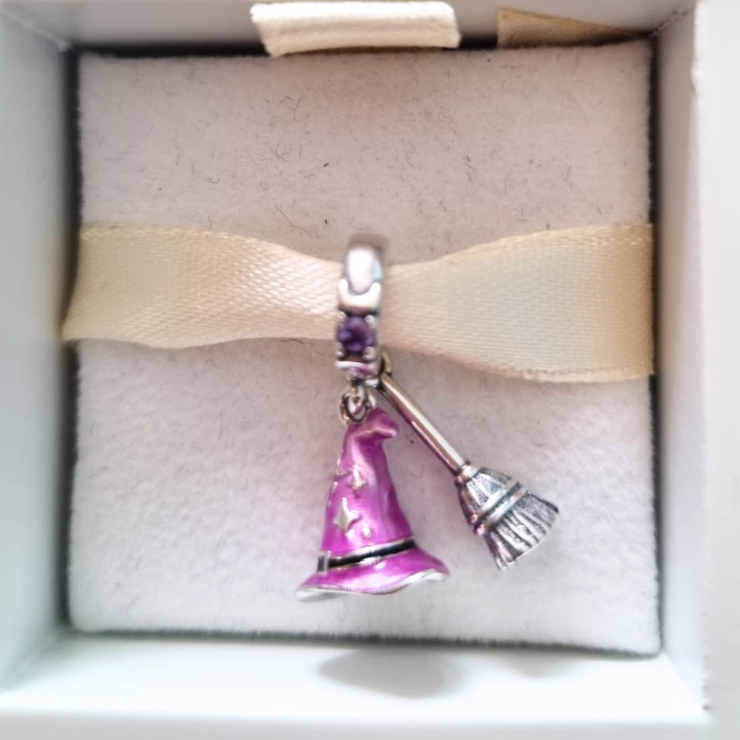 Charm Sombrero Bruja Con Escoba