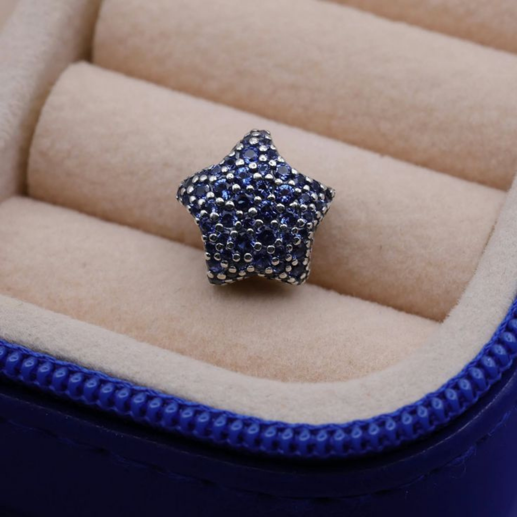 Charm Estrella Azul Pavé