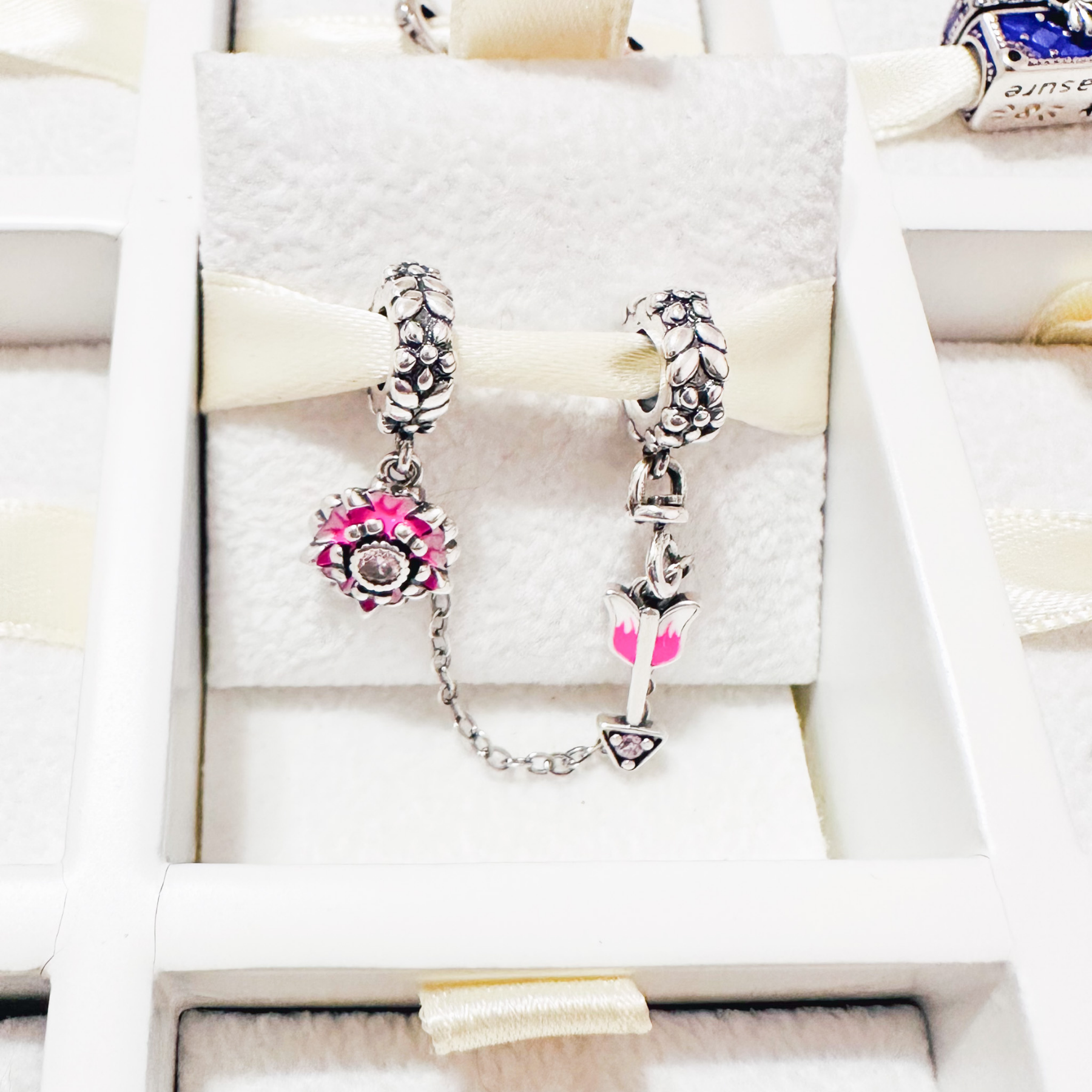 Charm Cadena De Seguridad Flor Rosa Y Flecha