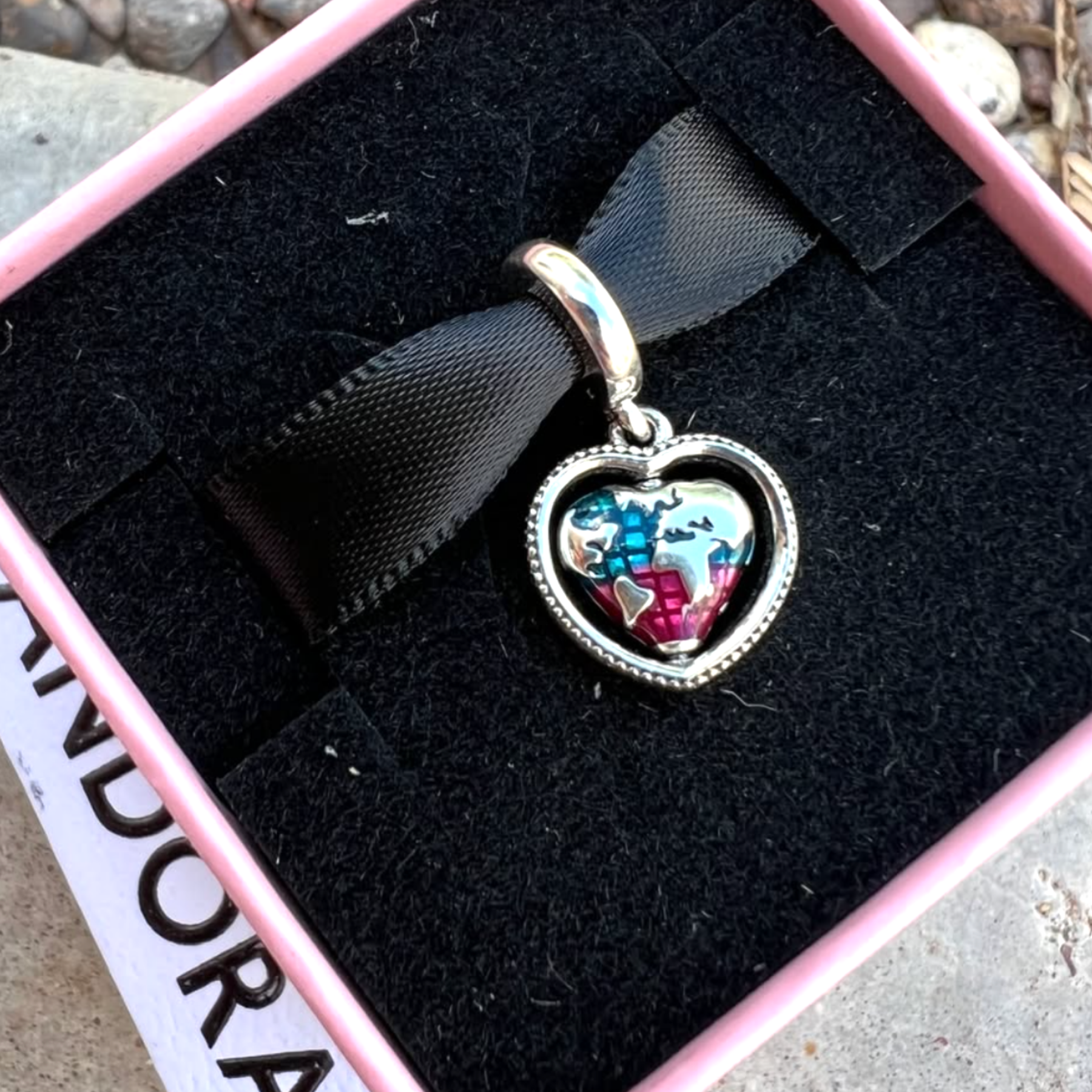 Charm Corazón Mundo