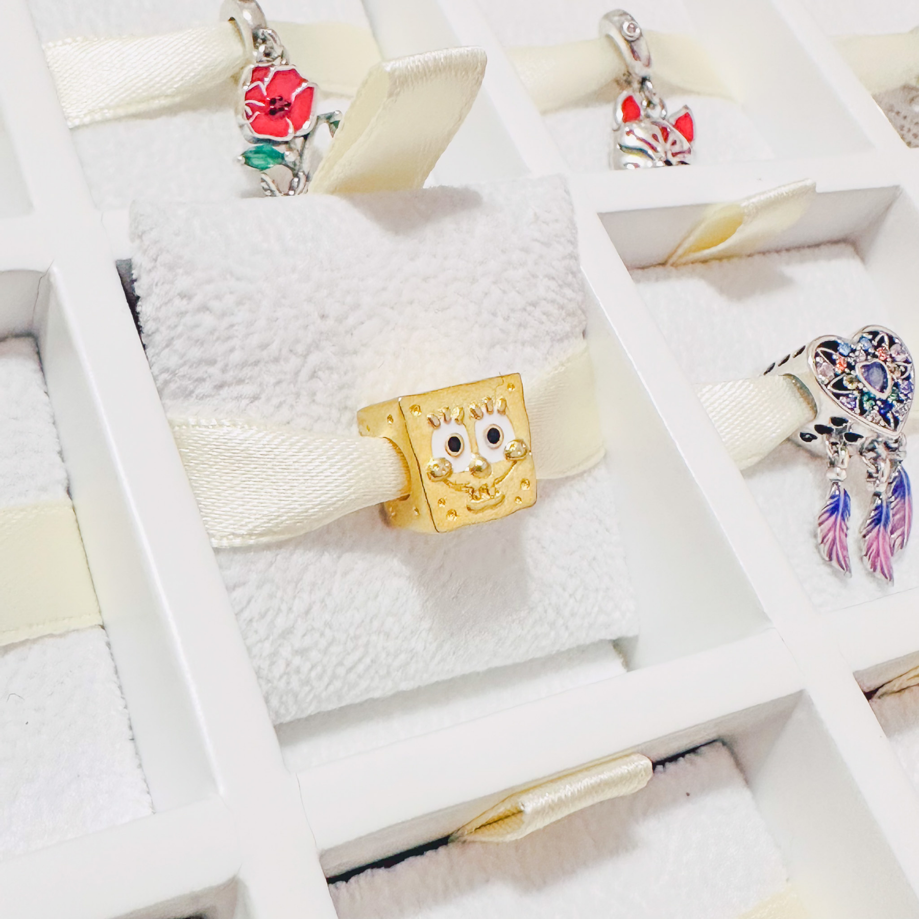 Charm Bob Esponja Dorado