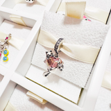 Cargar imagen en la galería, Charm Corazón Rosa Con Gatos