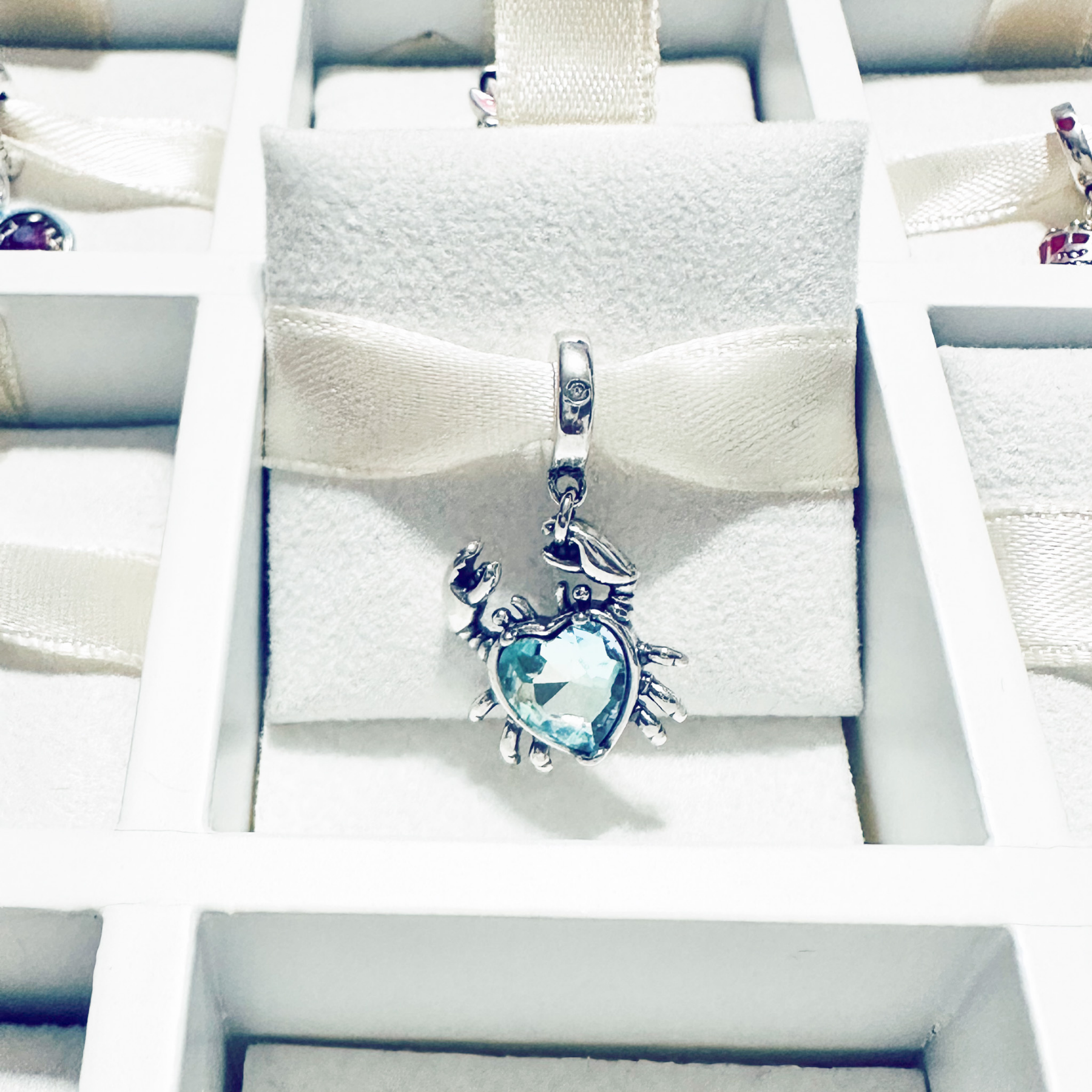 Charm Cangrejo Corazón Azul Tornasol
