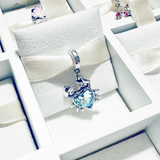Cargar imagen en la galería, Charm Cangrejo Corazón Azul Tornasol