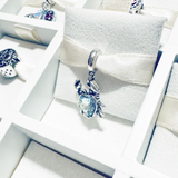 Cargar imagen en la galería, Charm Cangrejo Corazón Azul Tornasol