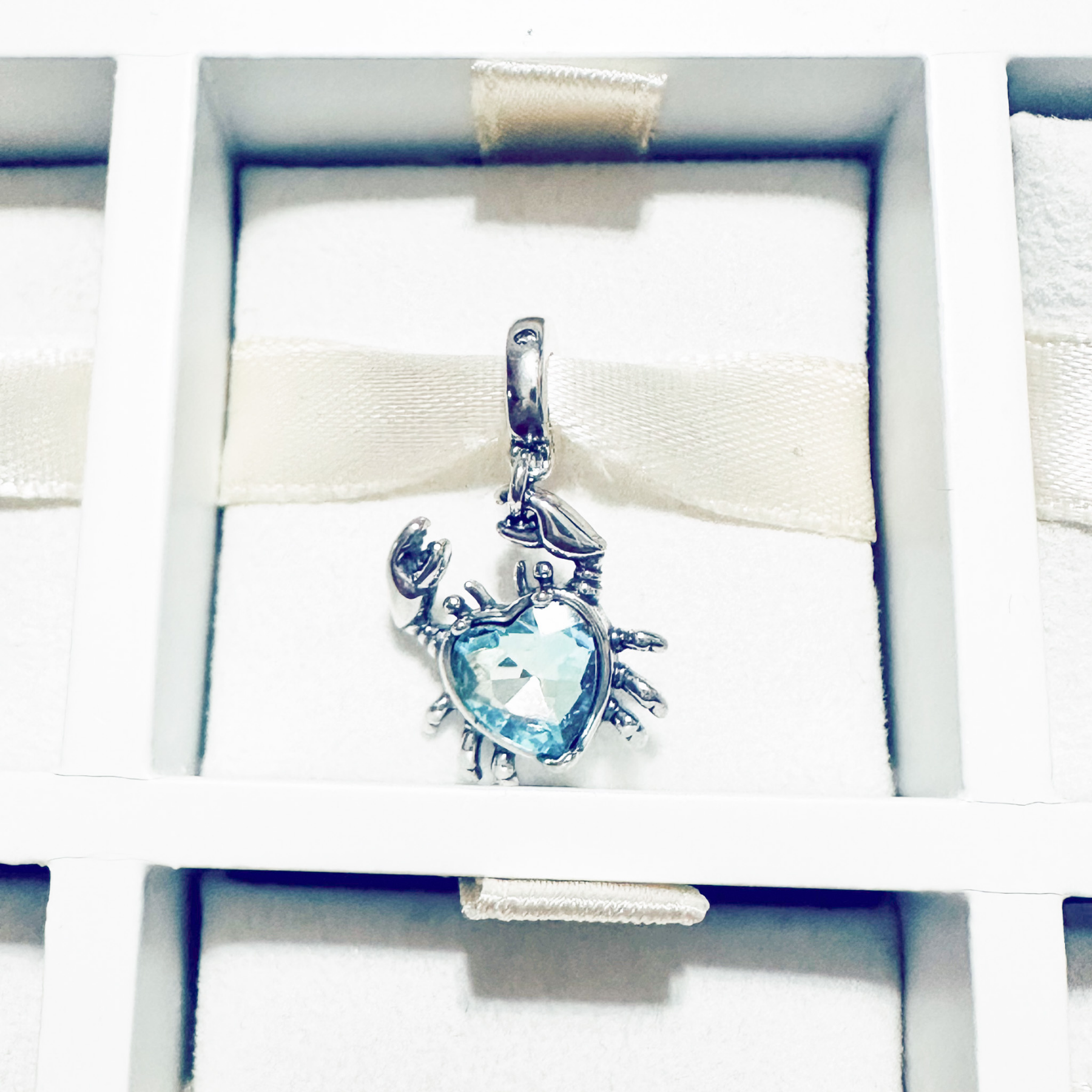 Charm Cangrejo Corazón Azul Tornasol
