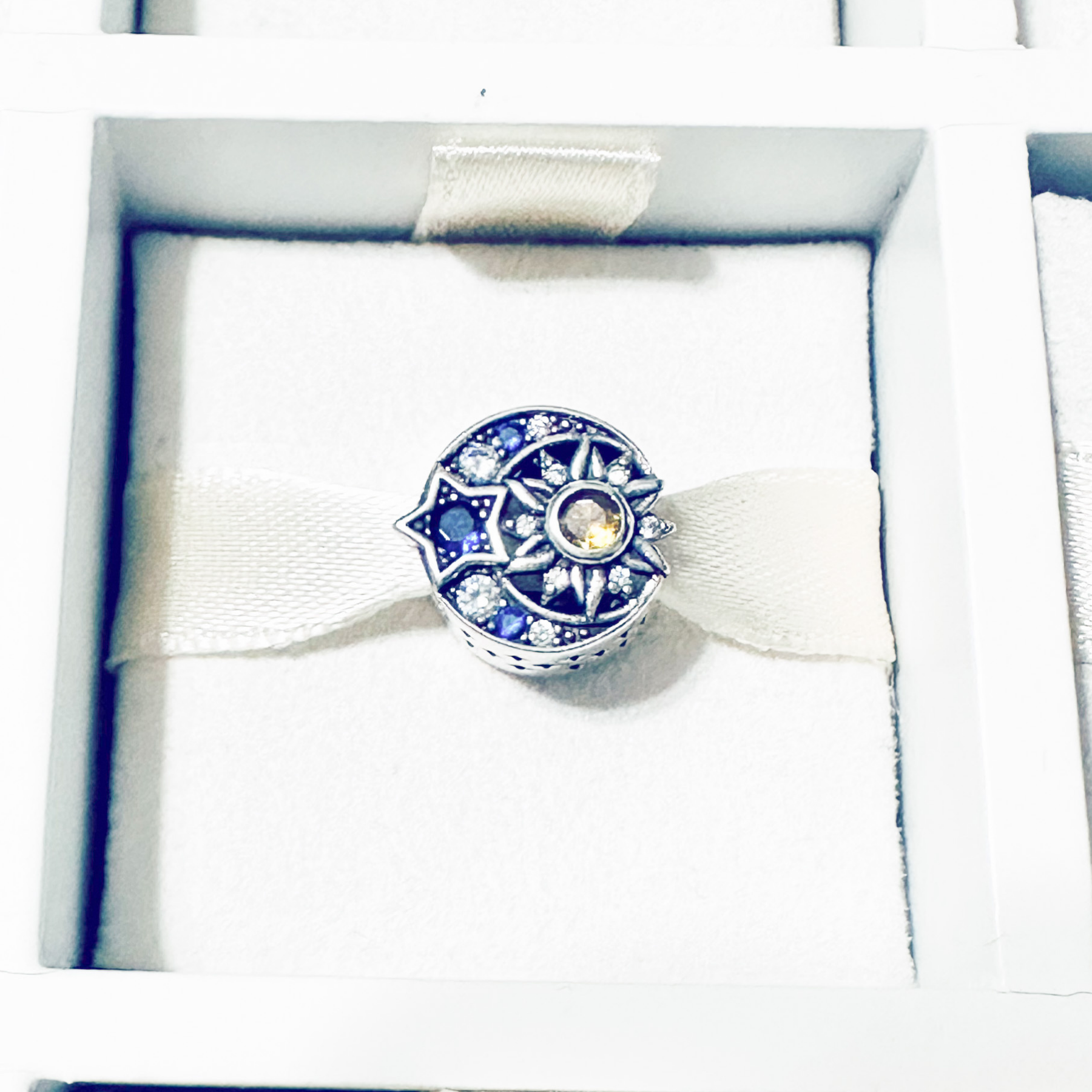 Charm Luna Estrellas Con Sol