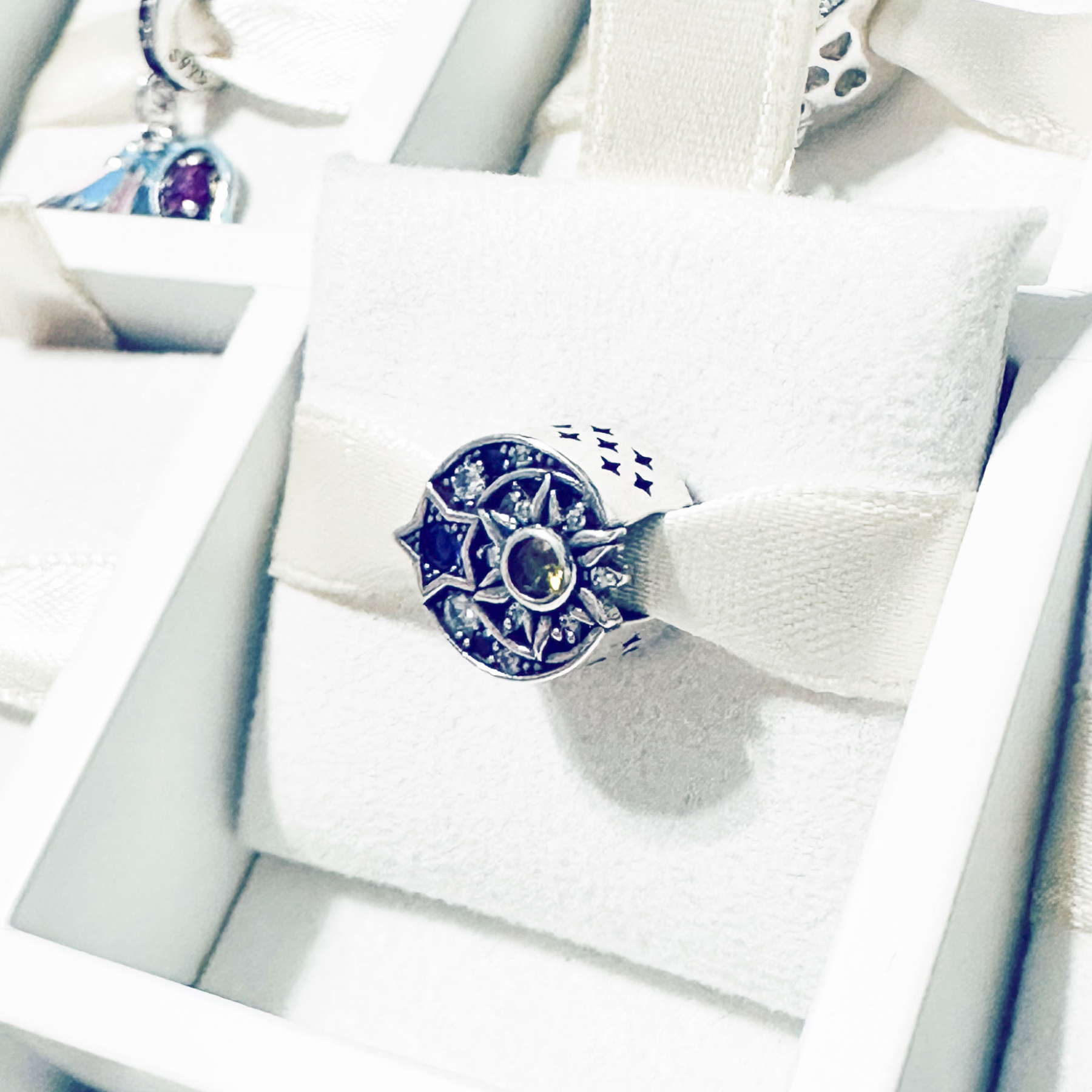 Charm Luna Estrellas Con Sol