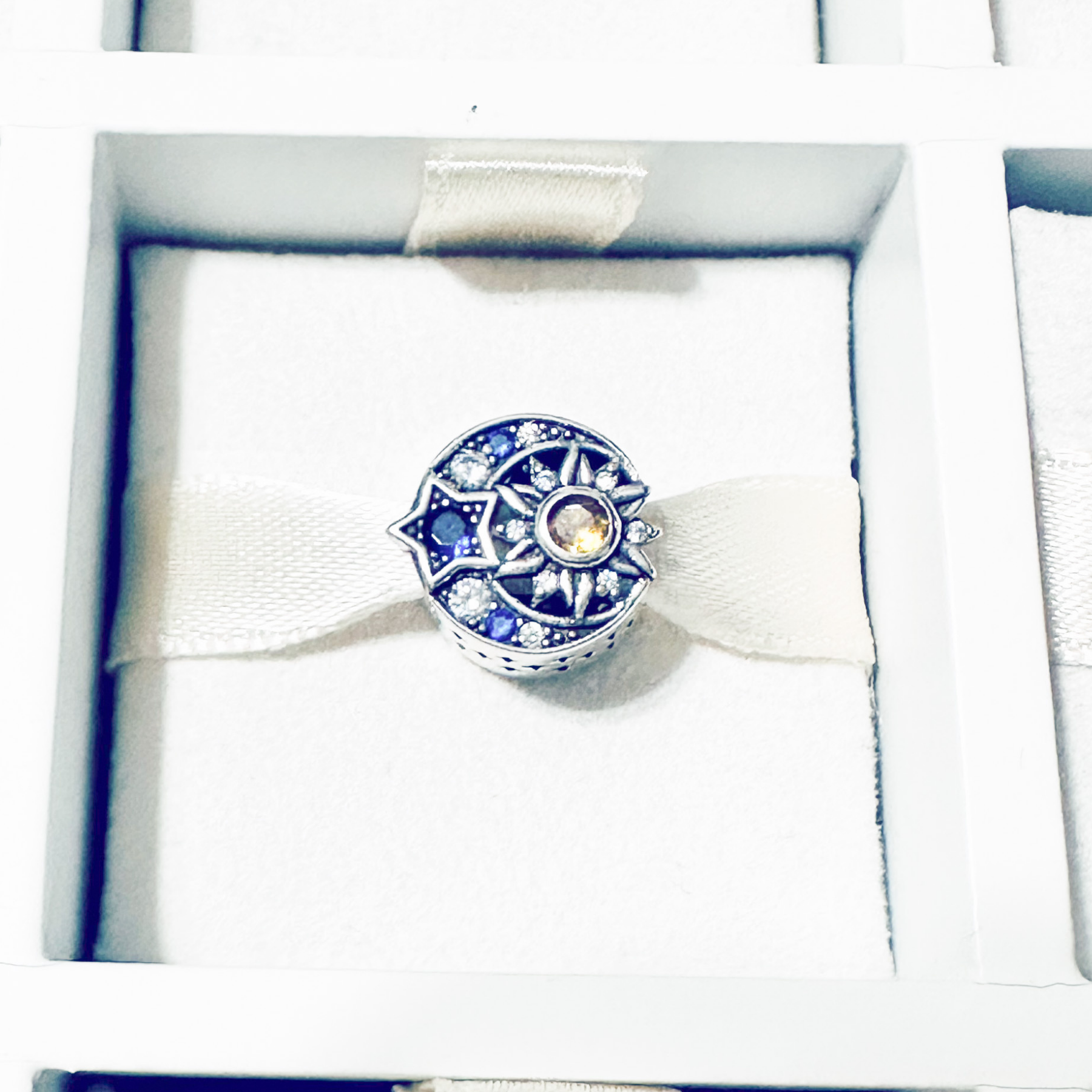 Charm Luna Estrellas Con Sol