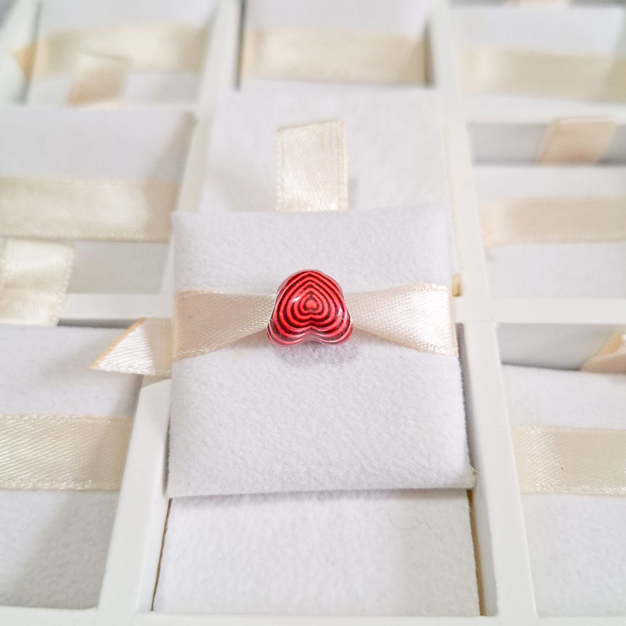 Charm Corazón Mamá Rojo