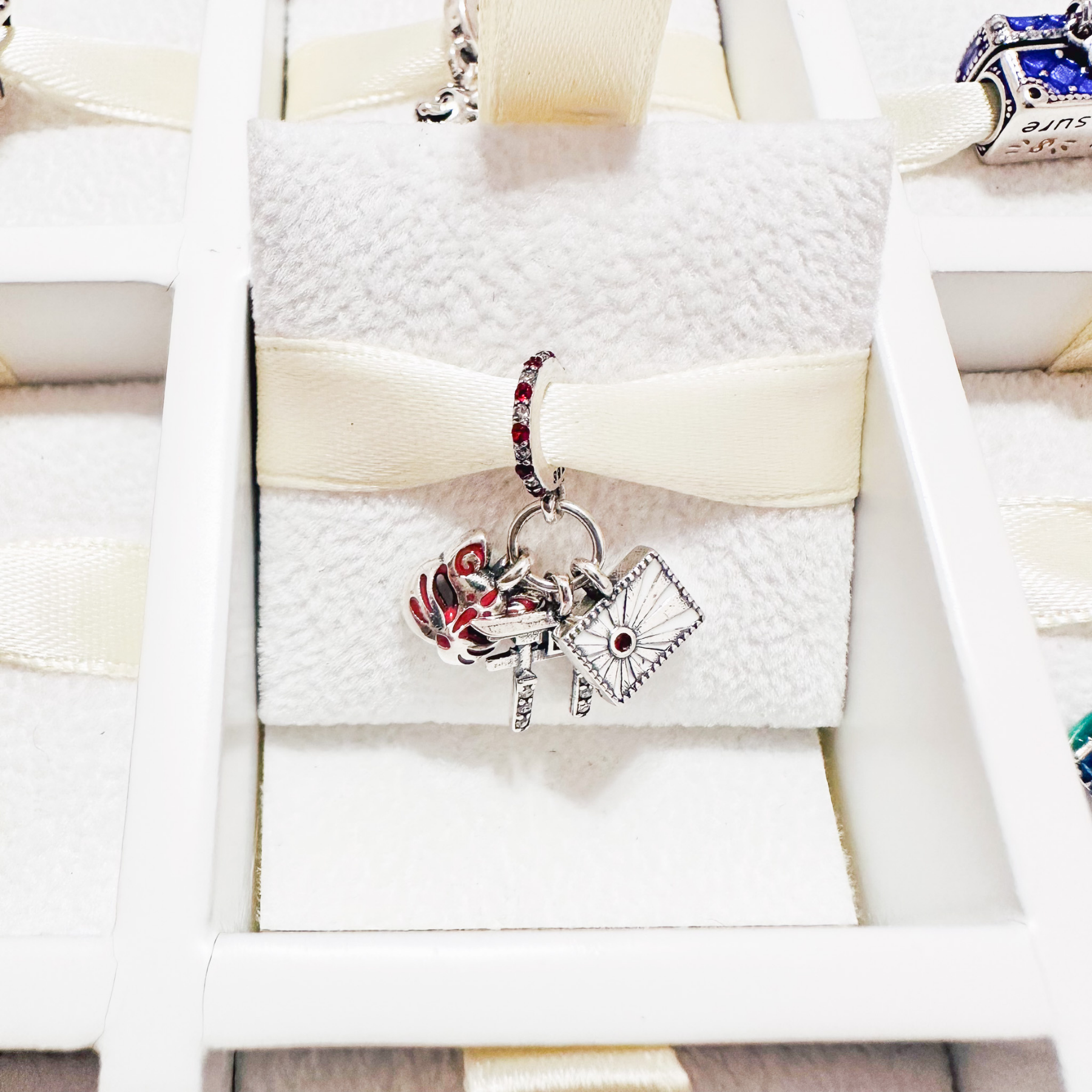 Charm Arco De Torii, Máscara Y Bandera Japonesa