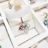 Cargar imagen en la galería, Charm Arco De Torii, Máscara Y Bandera Japonesa