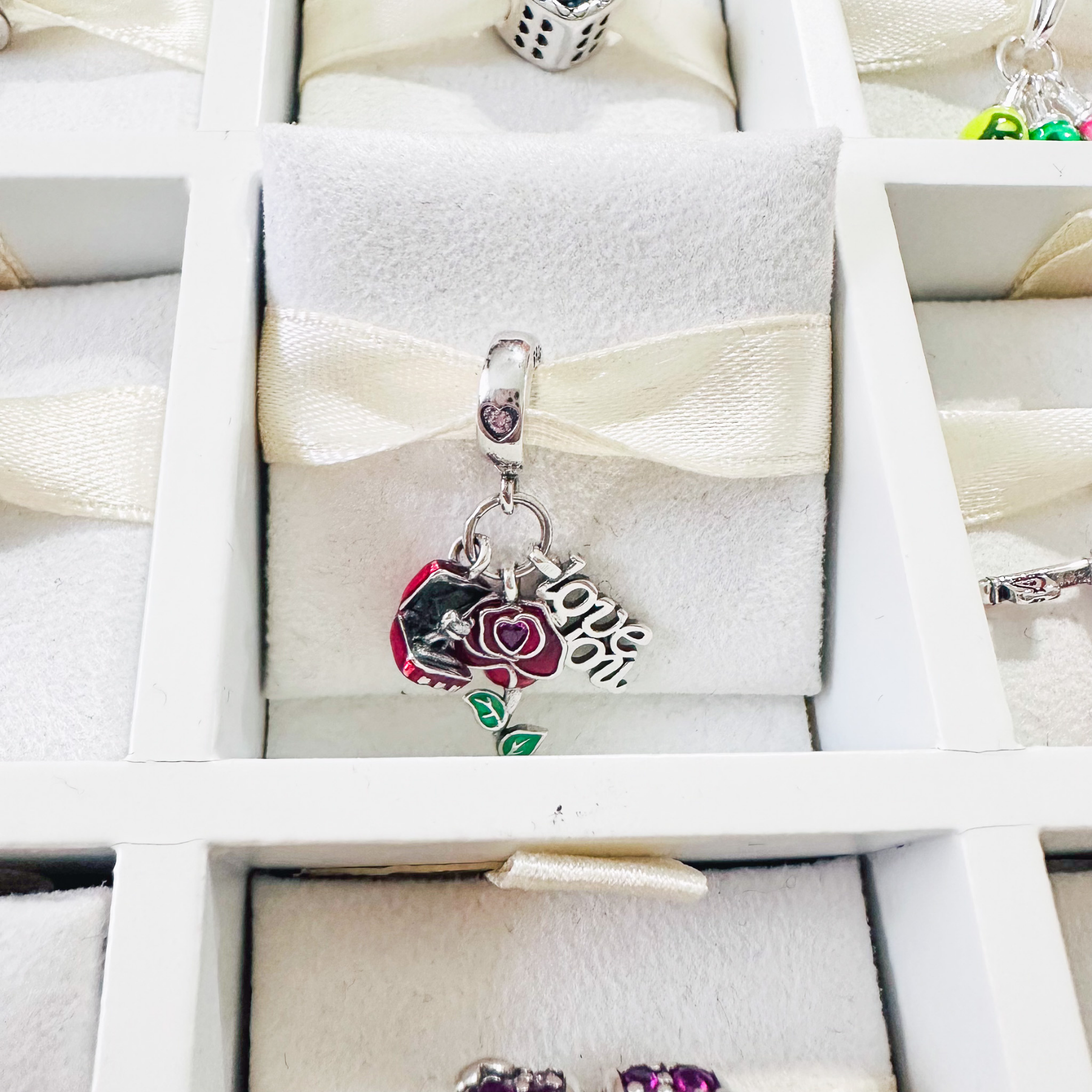 Charm Rosa, Anillo De Compromiso Y Letras Te Amo