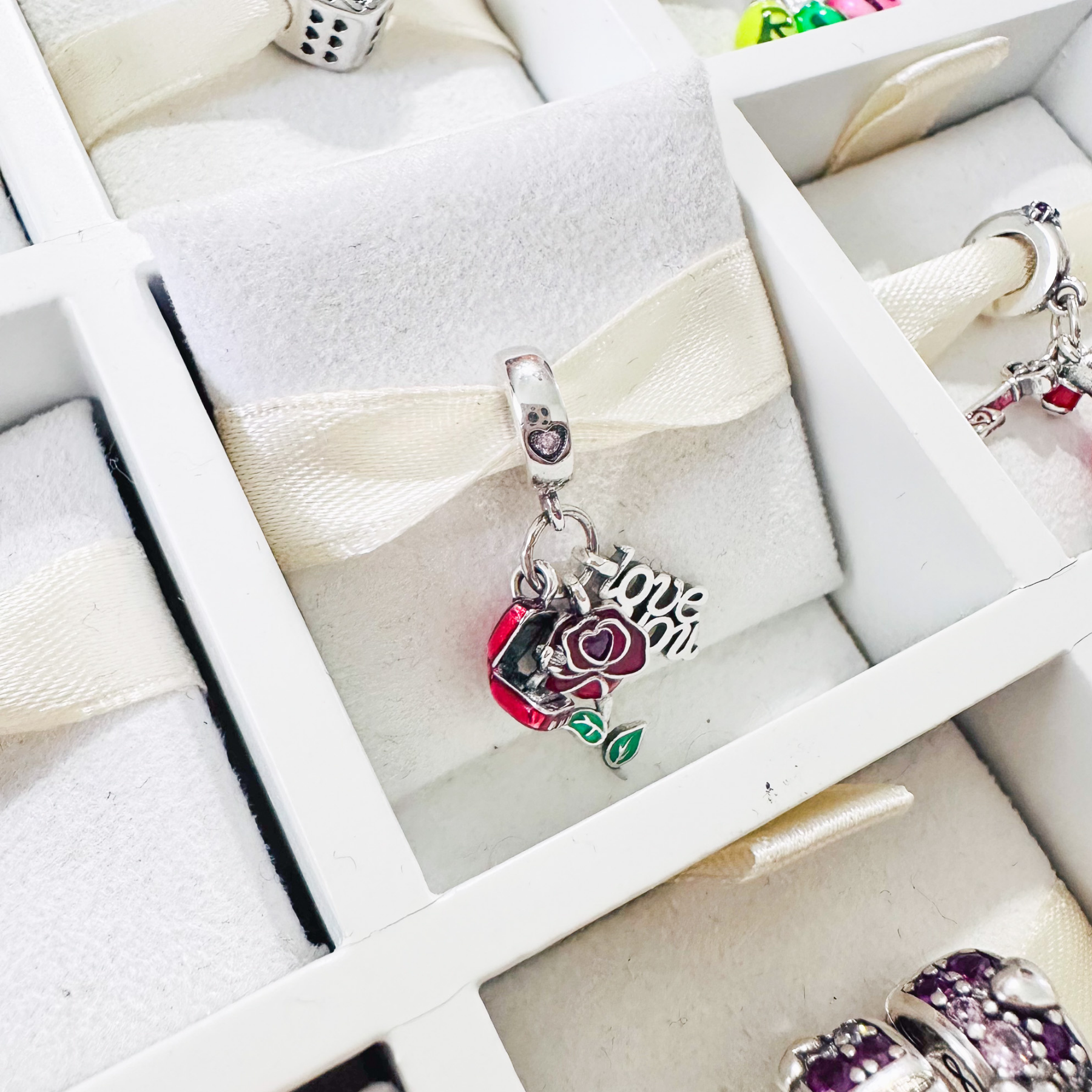 Charm Rosa, Anillo De Compromiso Y Letras Te Amo