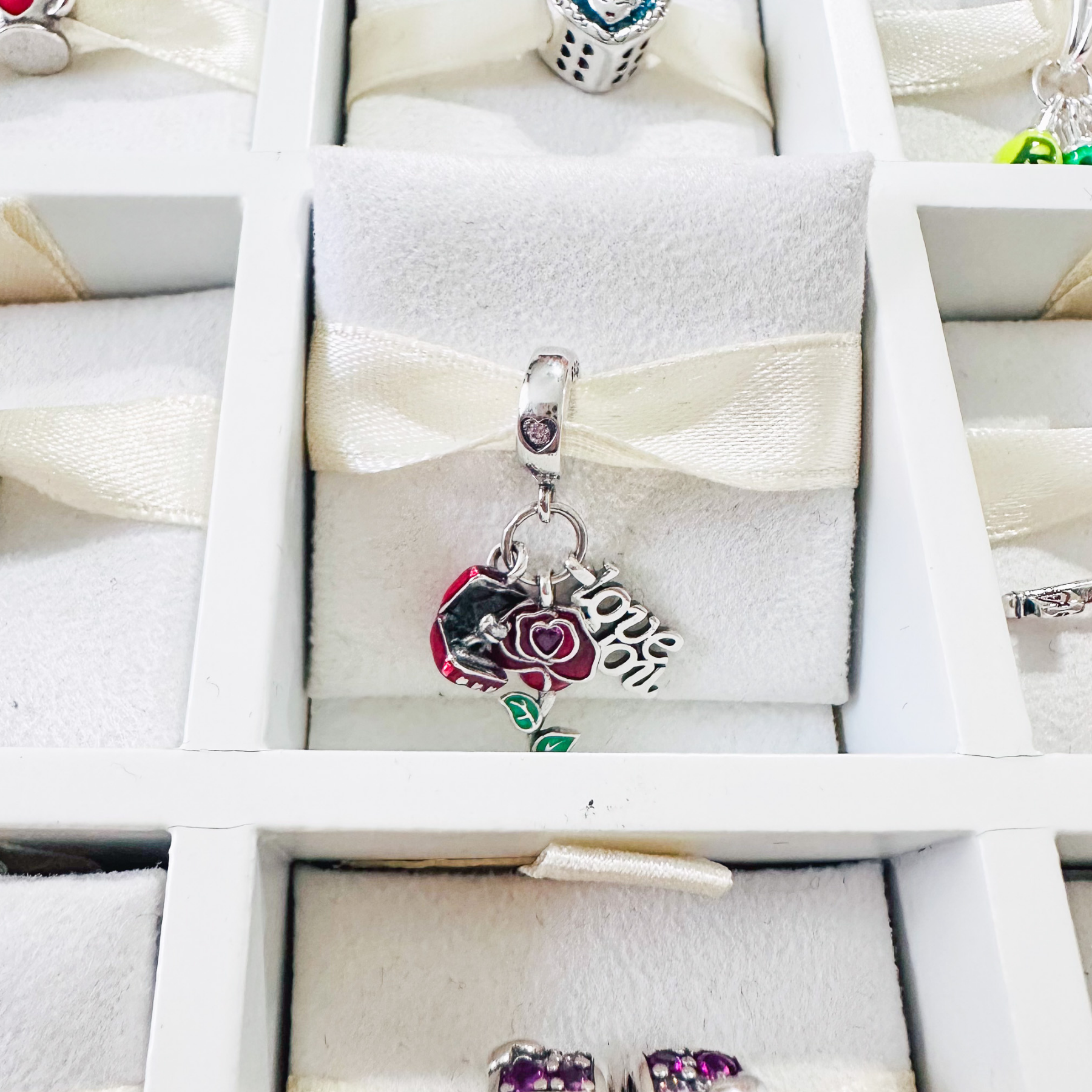 Charm Rosa, Anillo De Compromiso Y Letras Te Amo