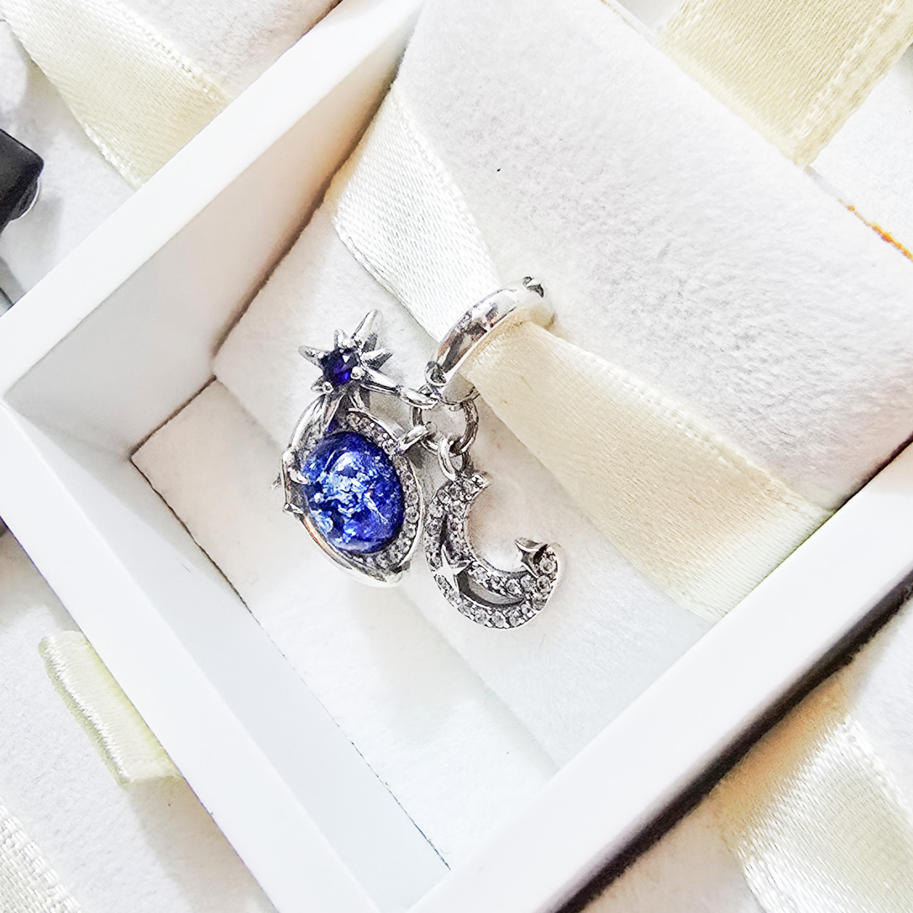 Charm Luna Con Planeta Azul Y Estrella