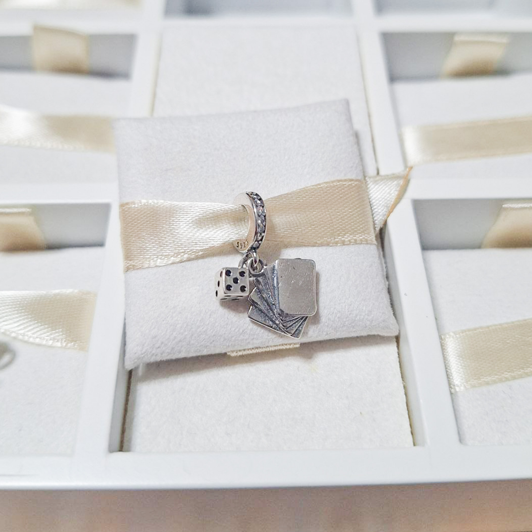 Charm Cartas Con Dados