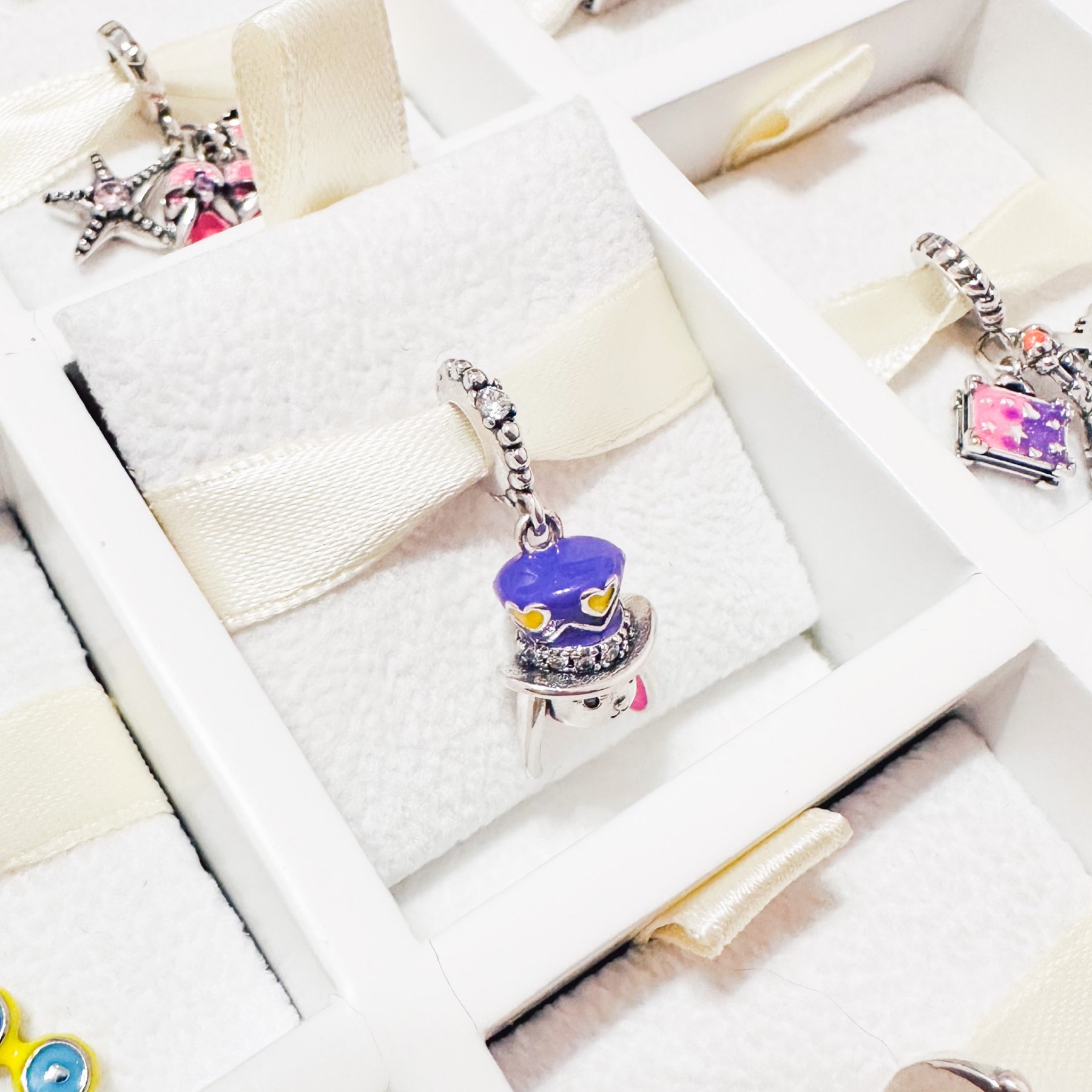 Charm Compañero Blanco Sombrero Alicia