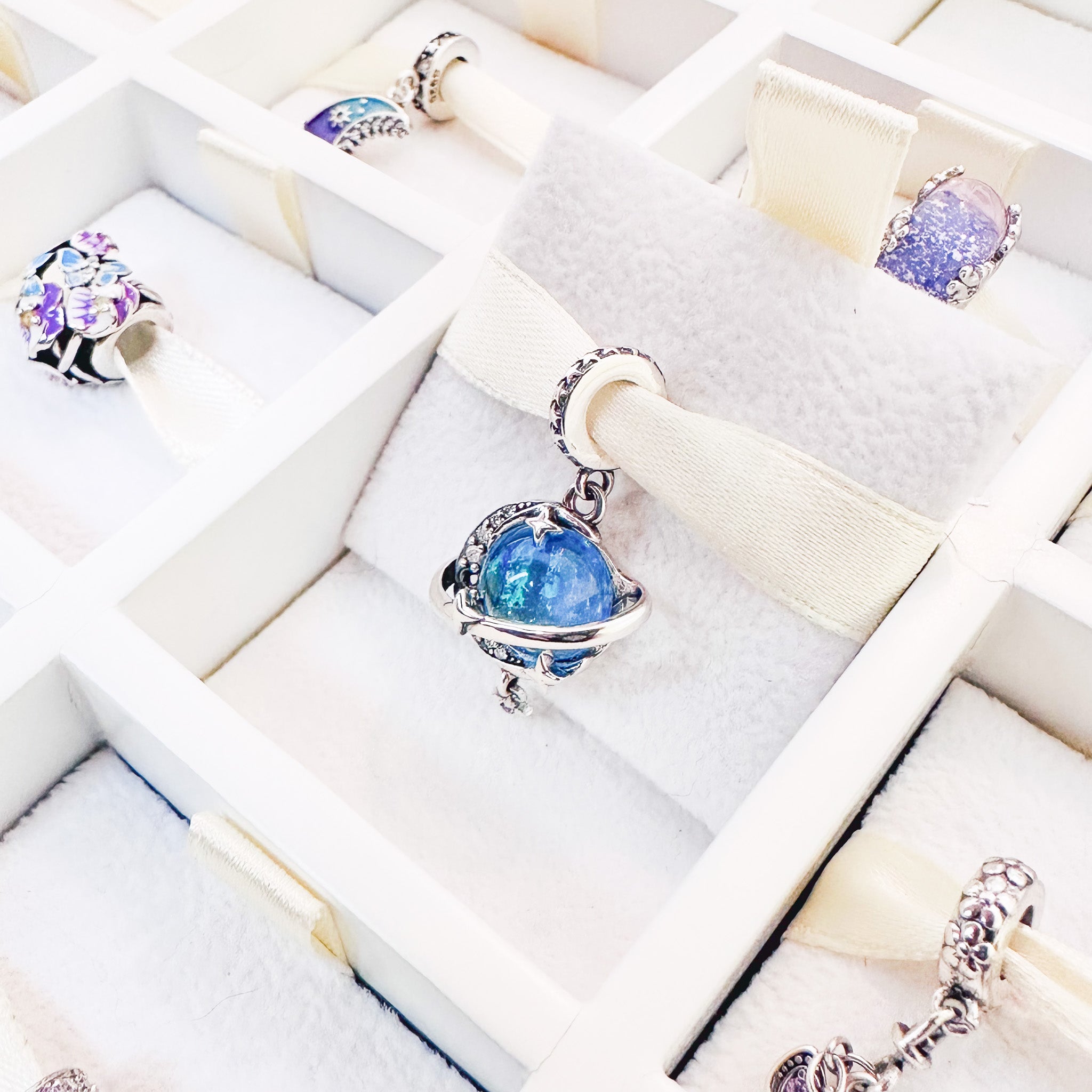 Charm Planeta Tornasol Azul
