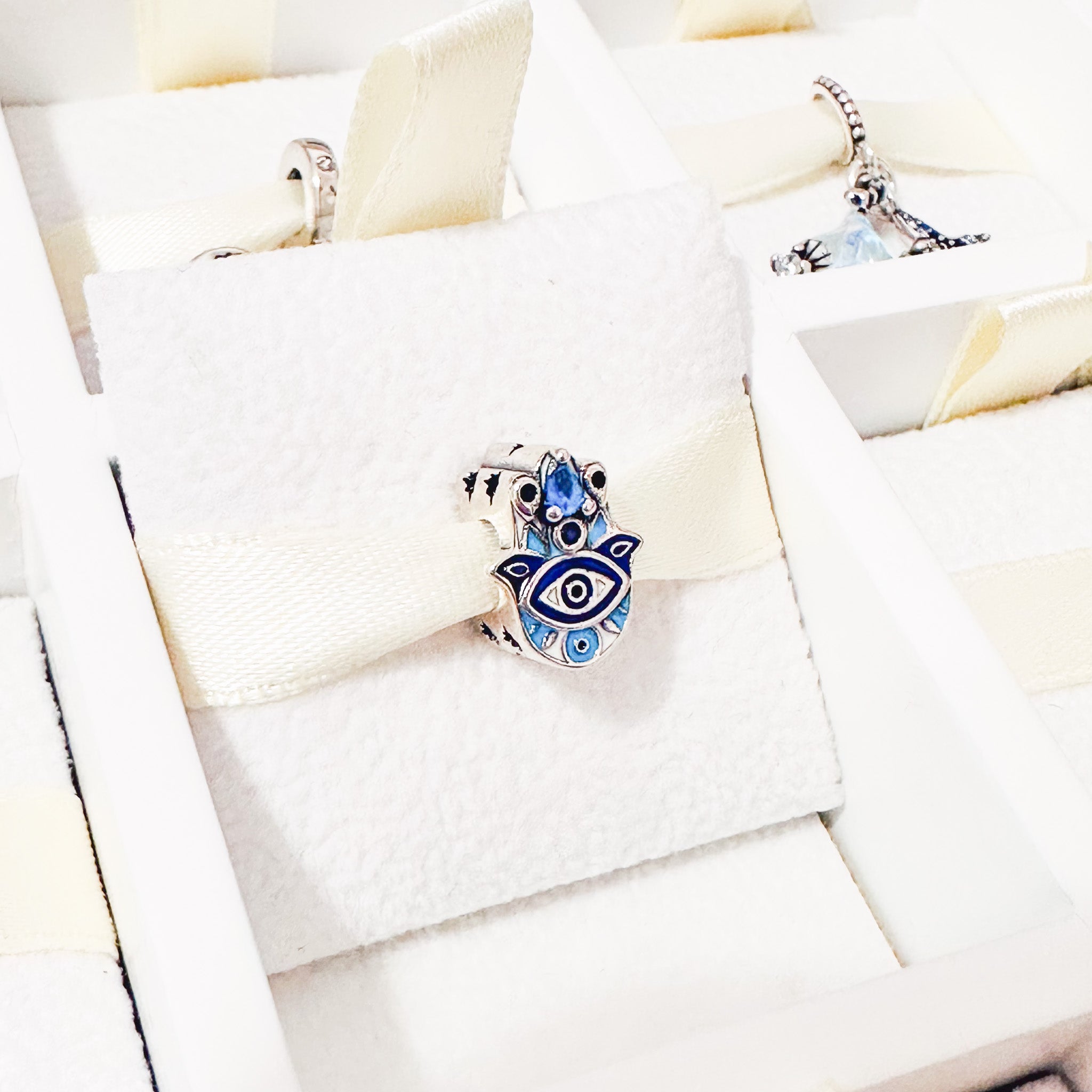 Charm Mano De Fátima Tonos Azules
