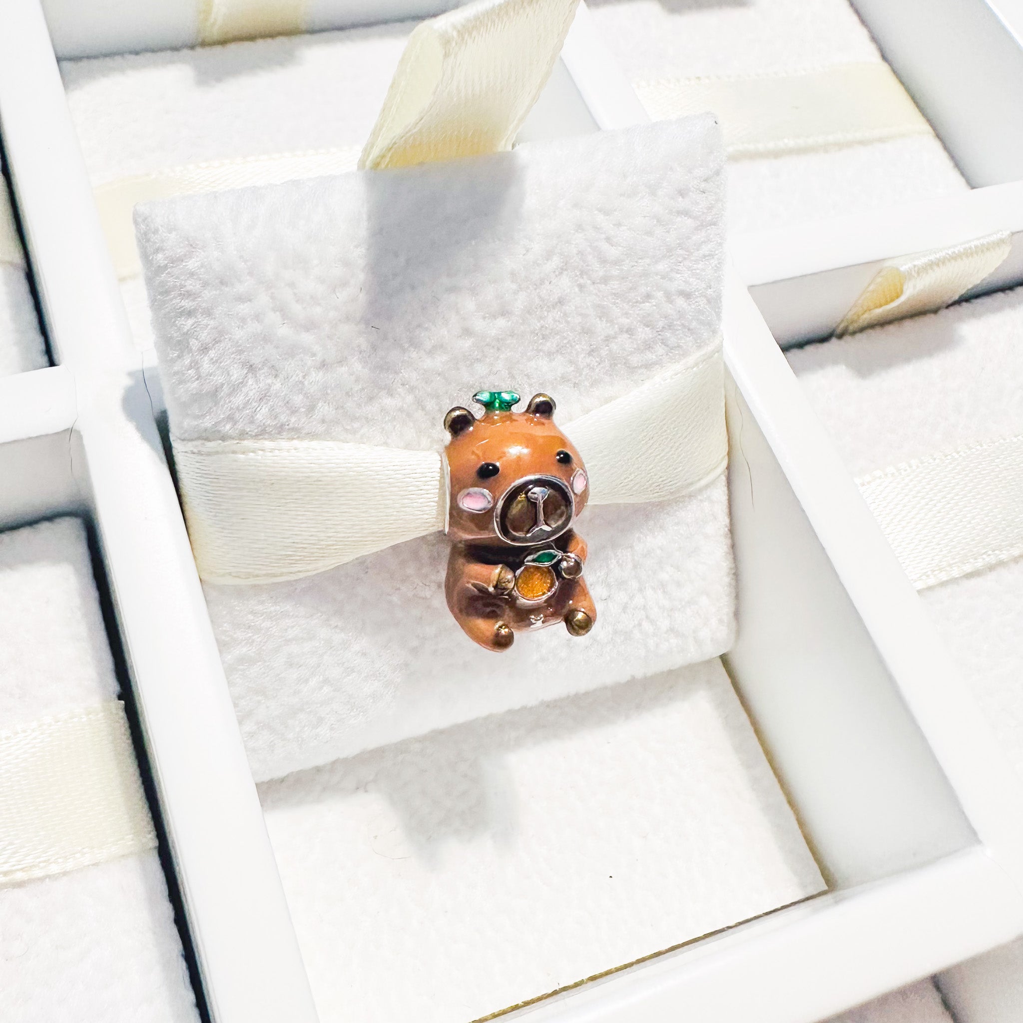 Charm Capibara Con Mandarina