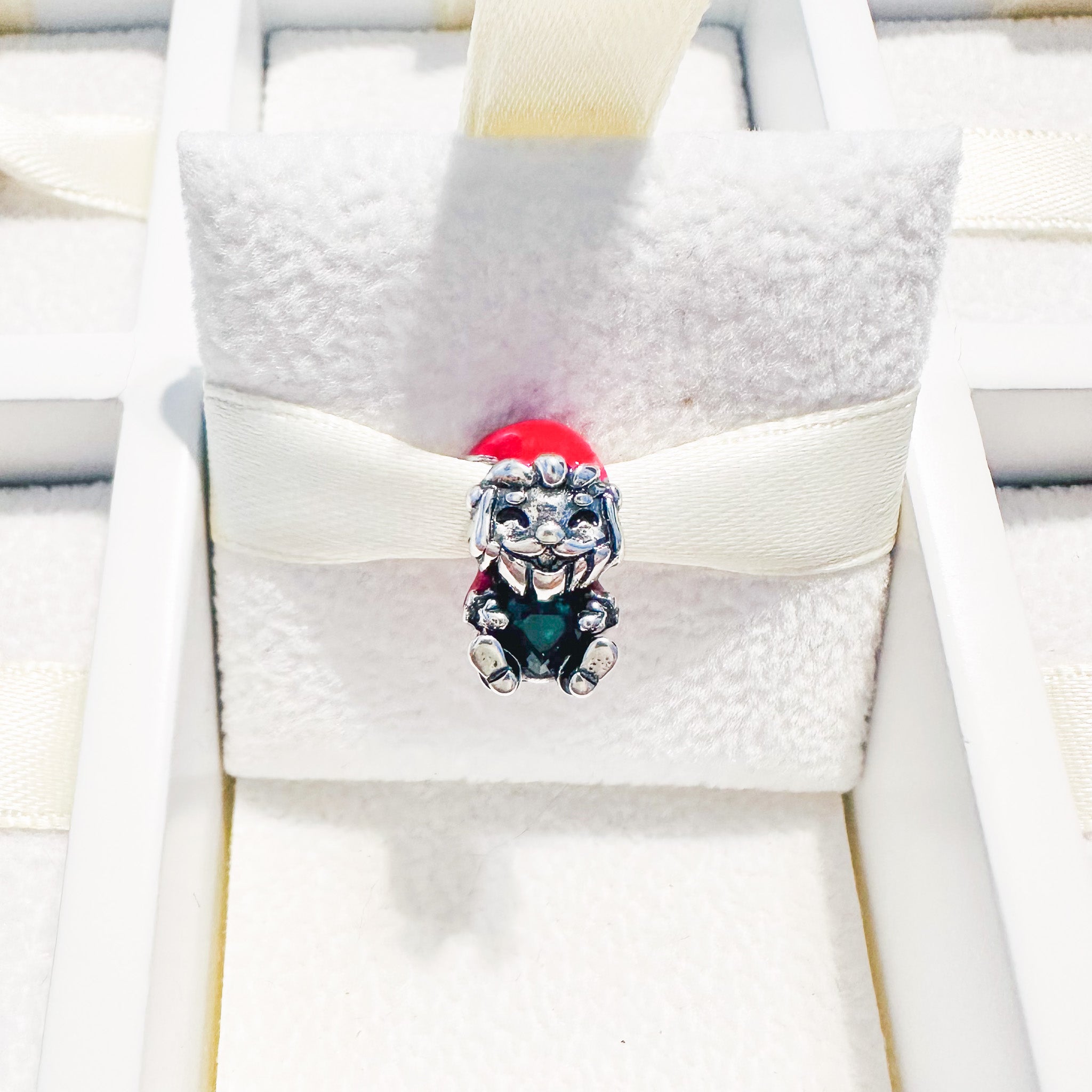Charm Santa Claus Con Corazón Verde