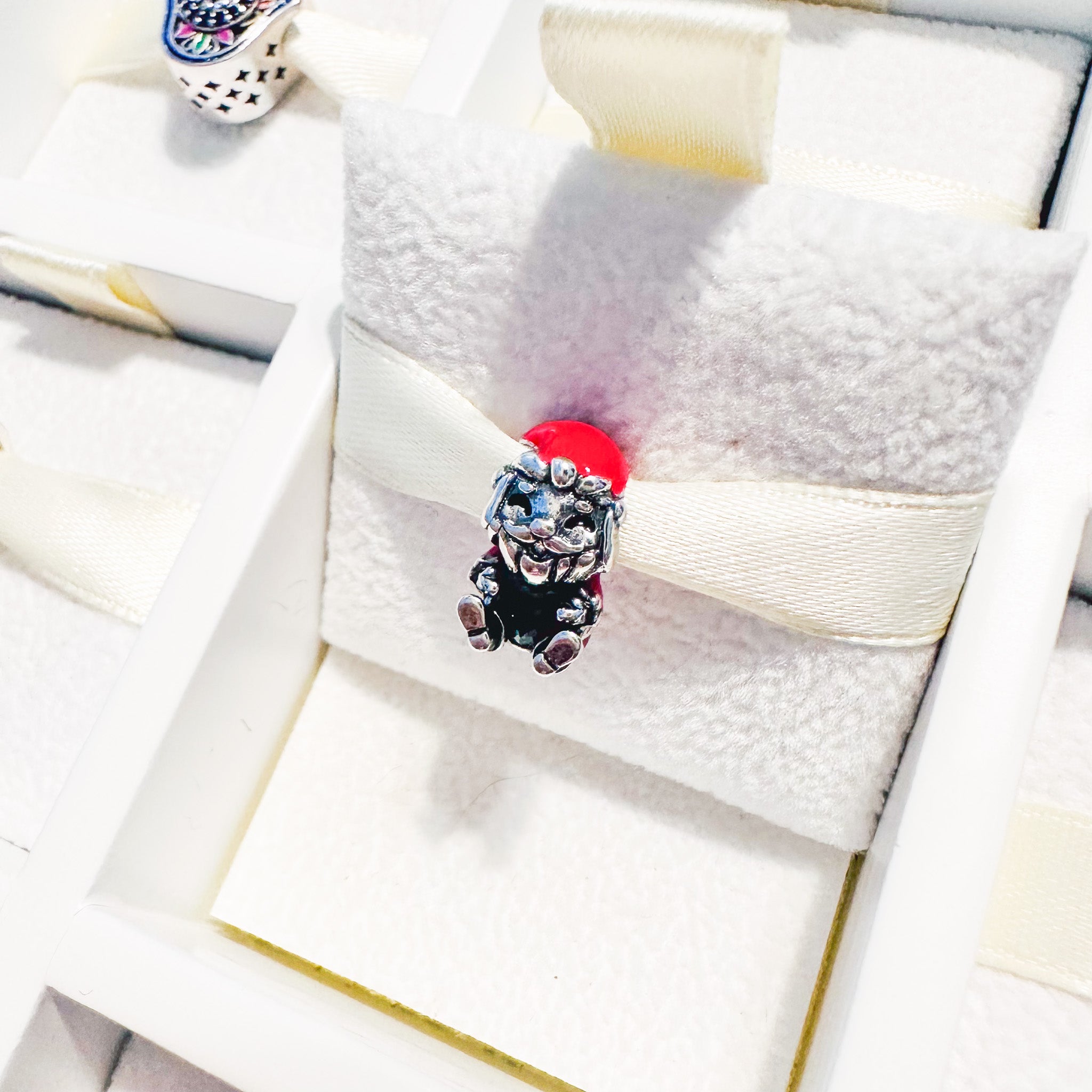 Charm Santa Claus Con Corazón Verde