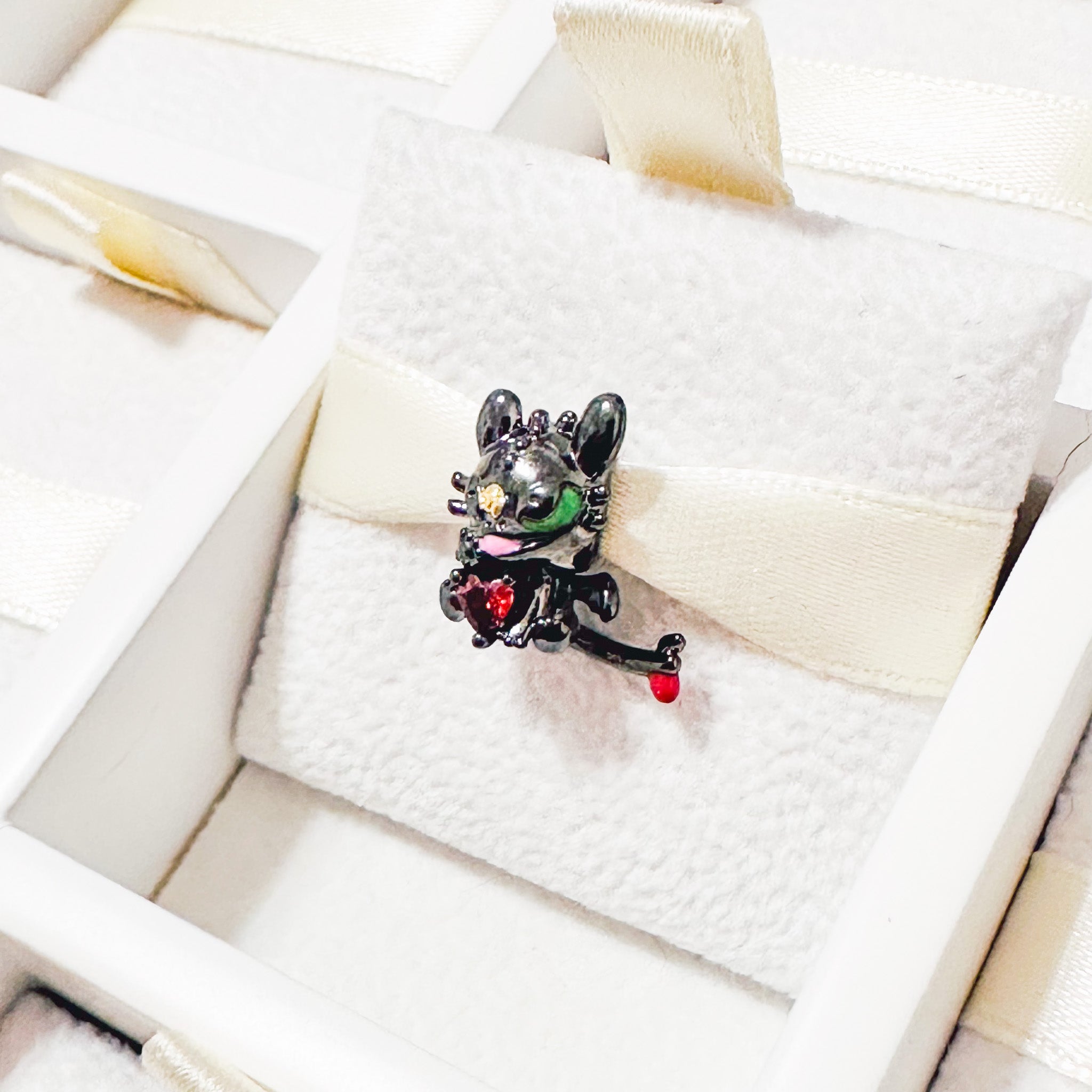 Charm Dragón Chimuelo Con Mariposa