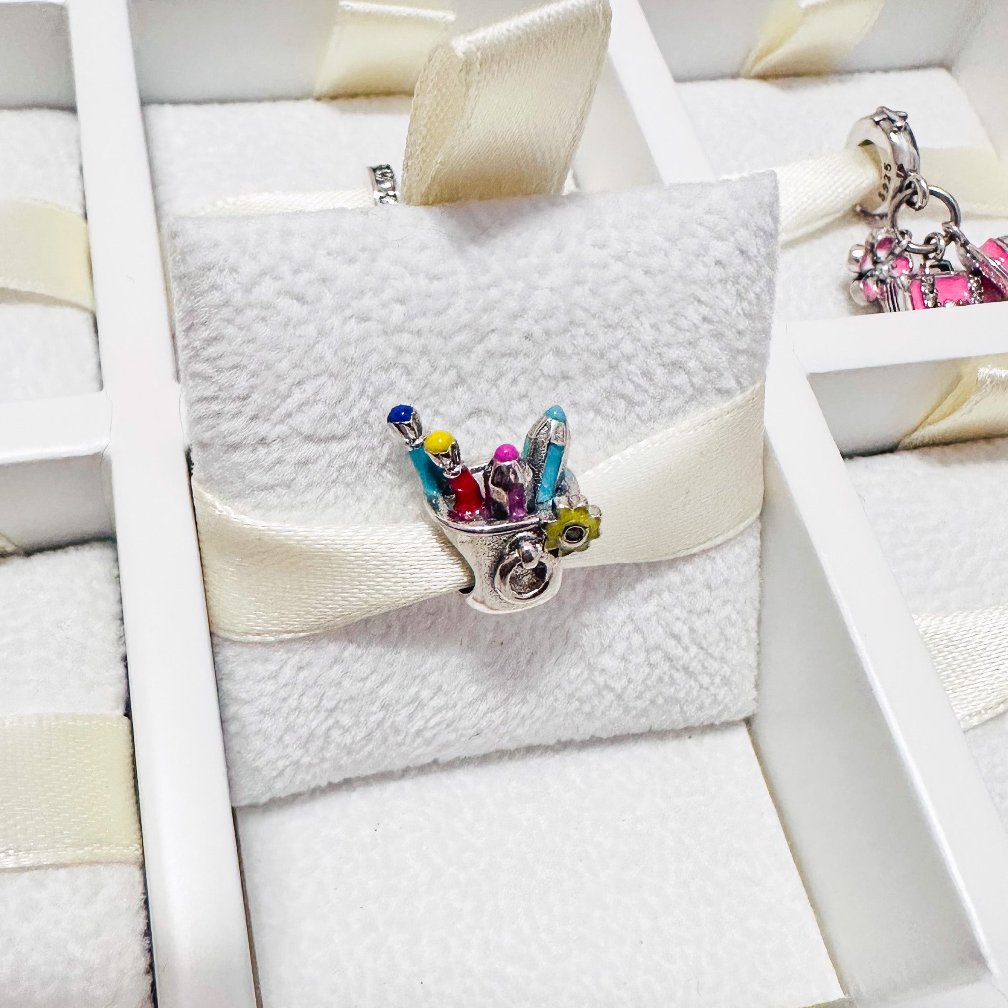 Charm Colores Y Pinceles De Pintura