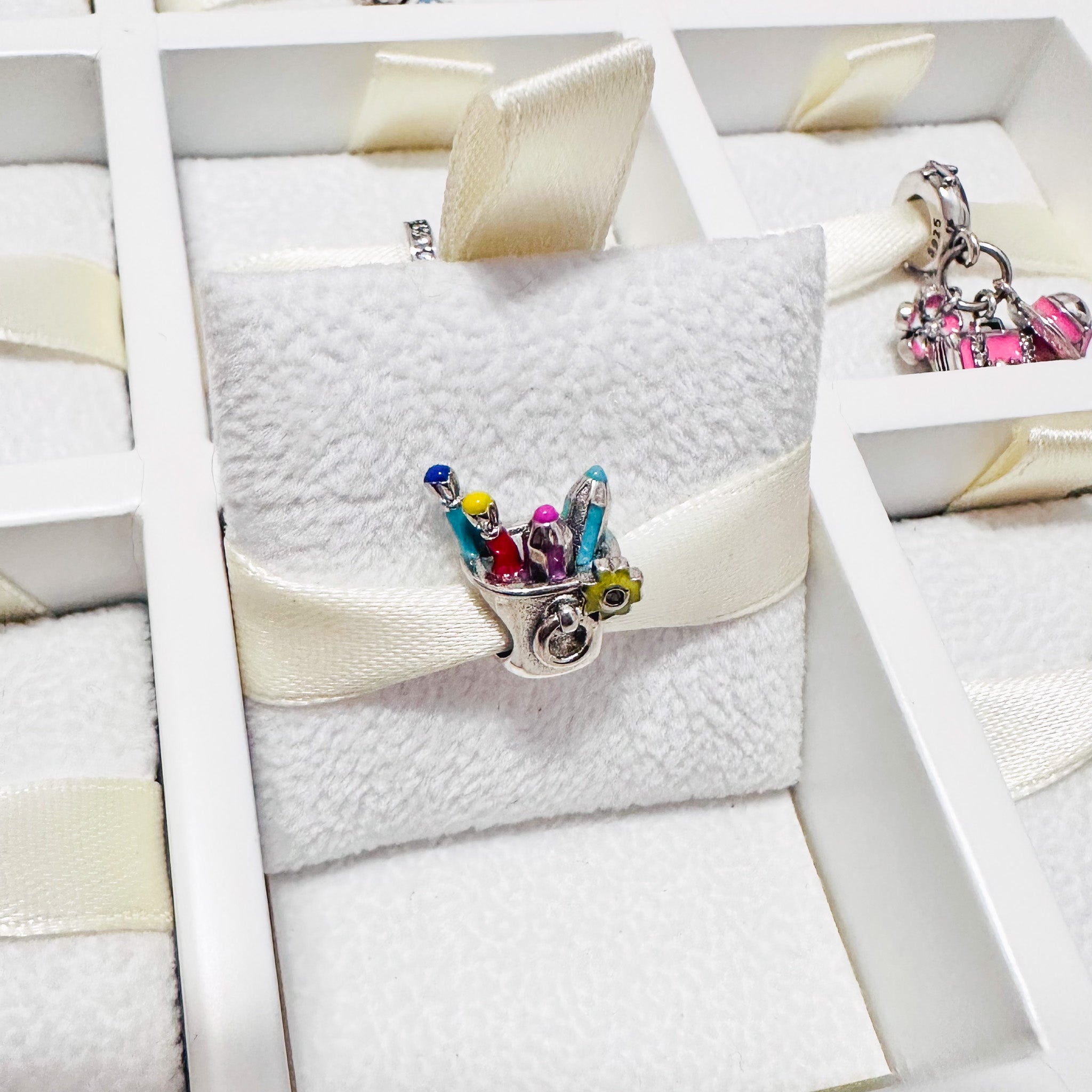 Charm Colores Y Pinceles De Pintura