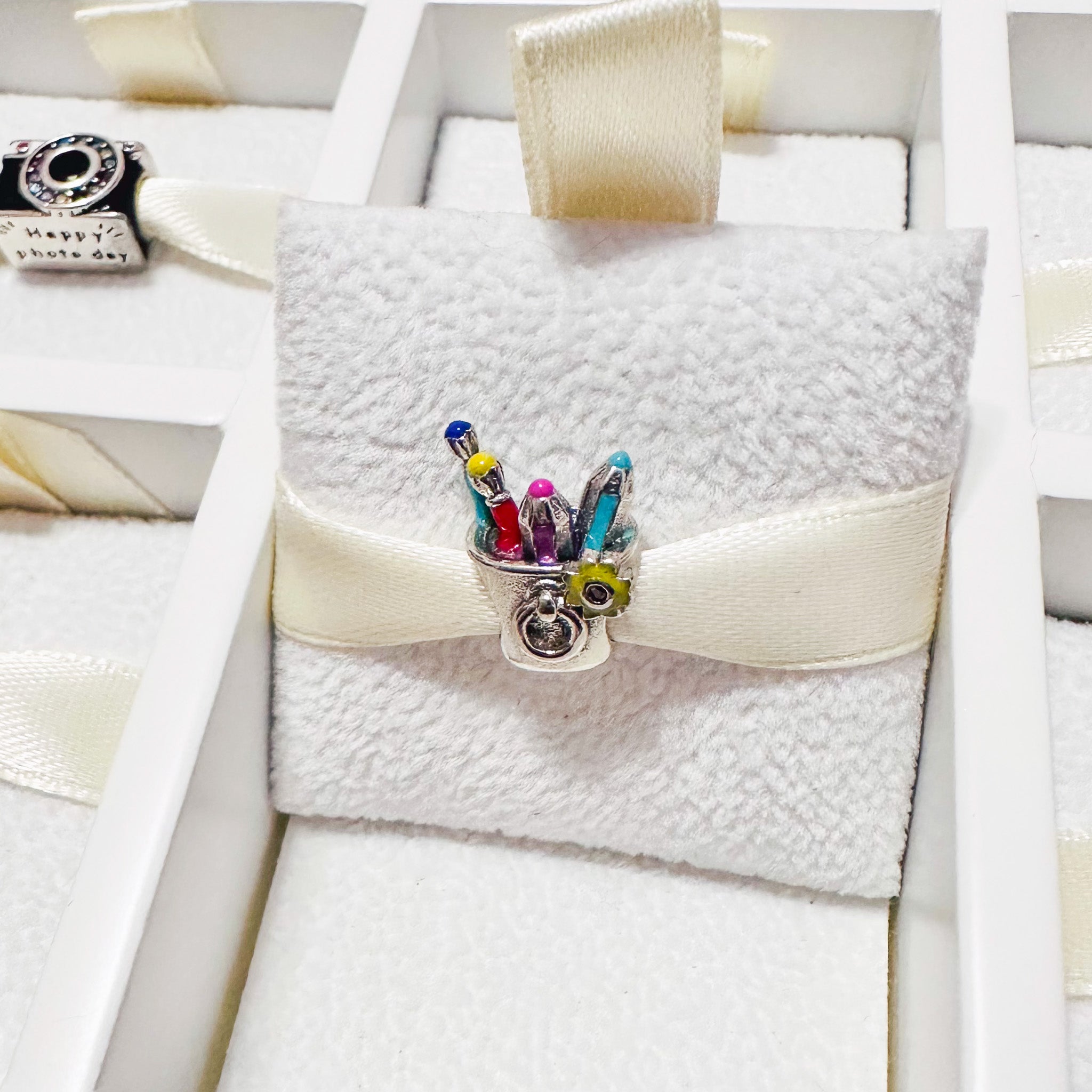 Charm Colores Y Pinceles De Pintura