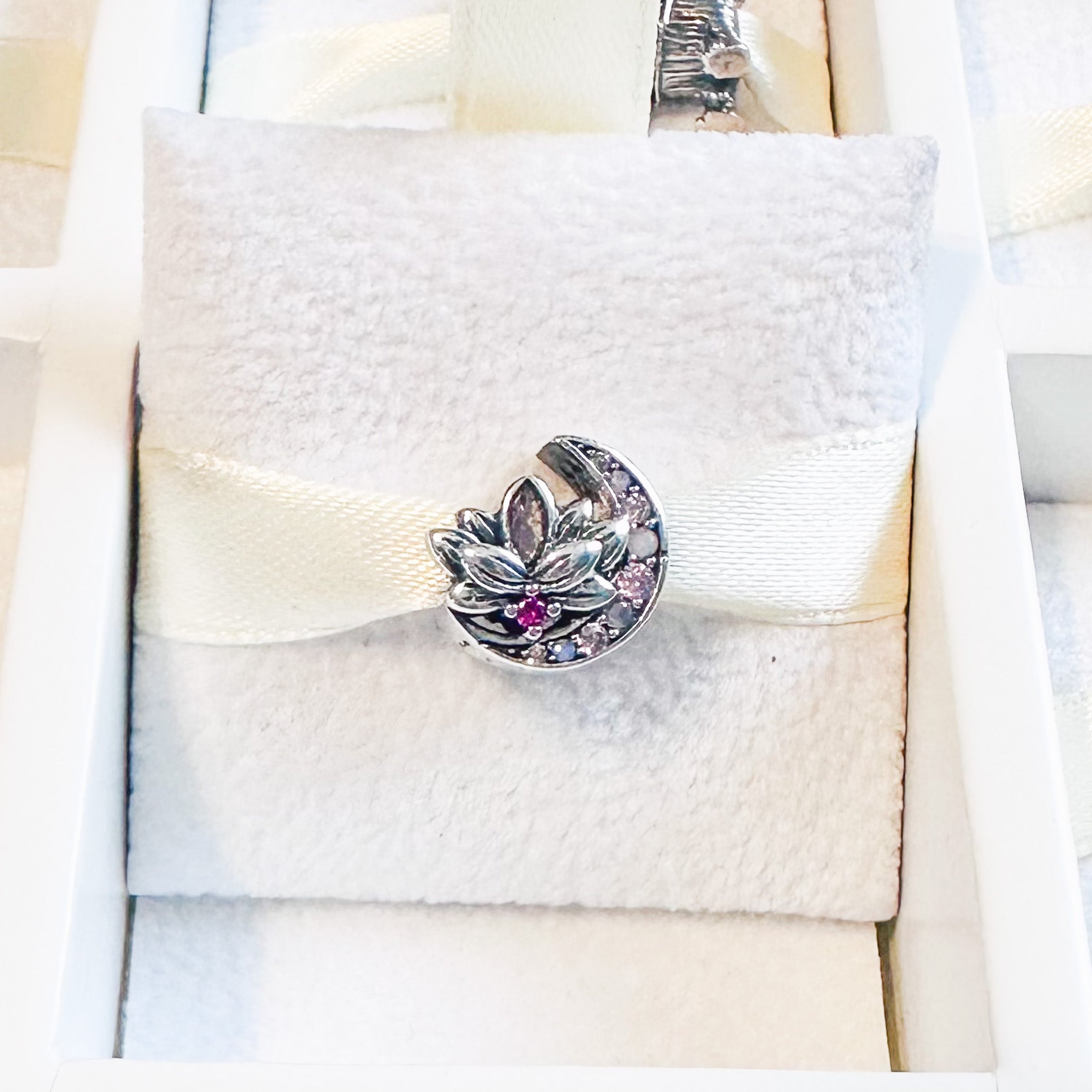 Charm Flor De Loto Cristales De Colores
