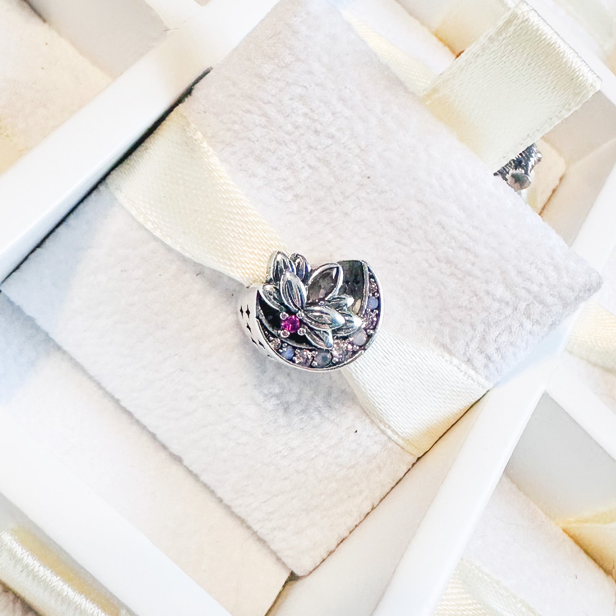 Charm Flor De Loto Cristales De Colores