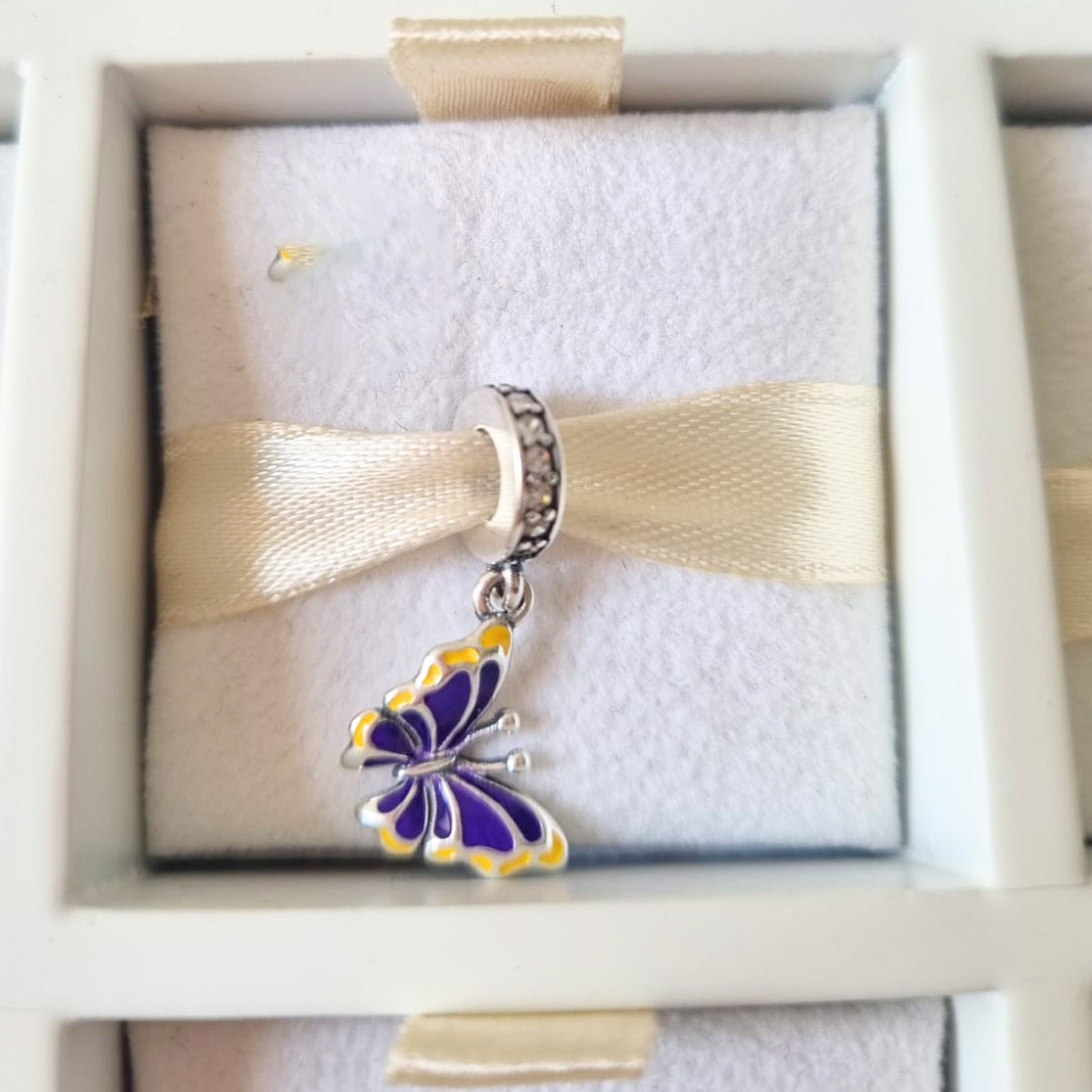 Charm Mariposa Cambia De Color Agua
