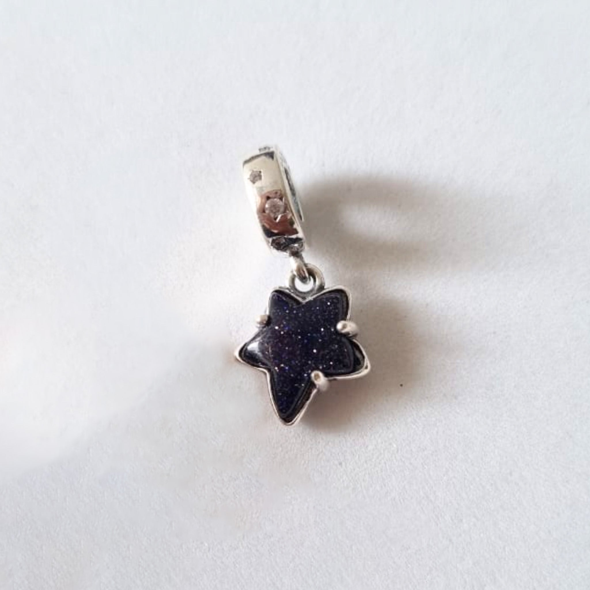 Charm Estrella Azul Con Destellos