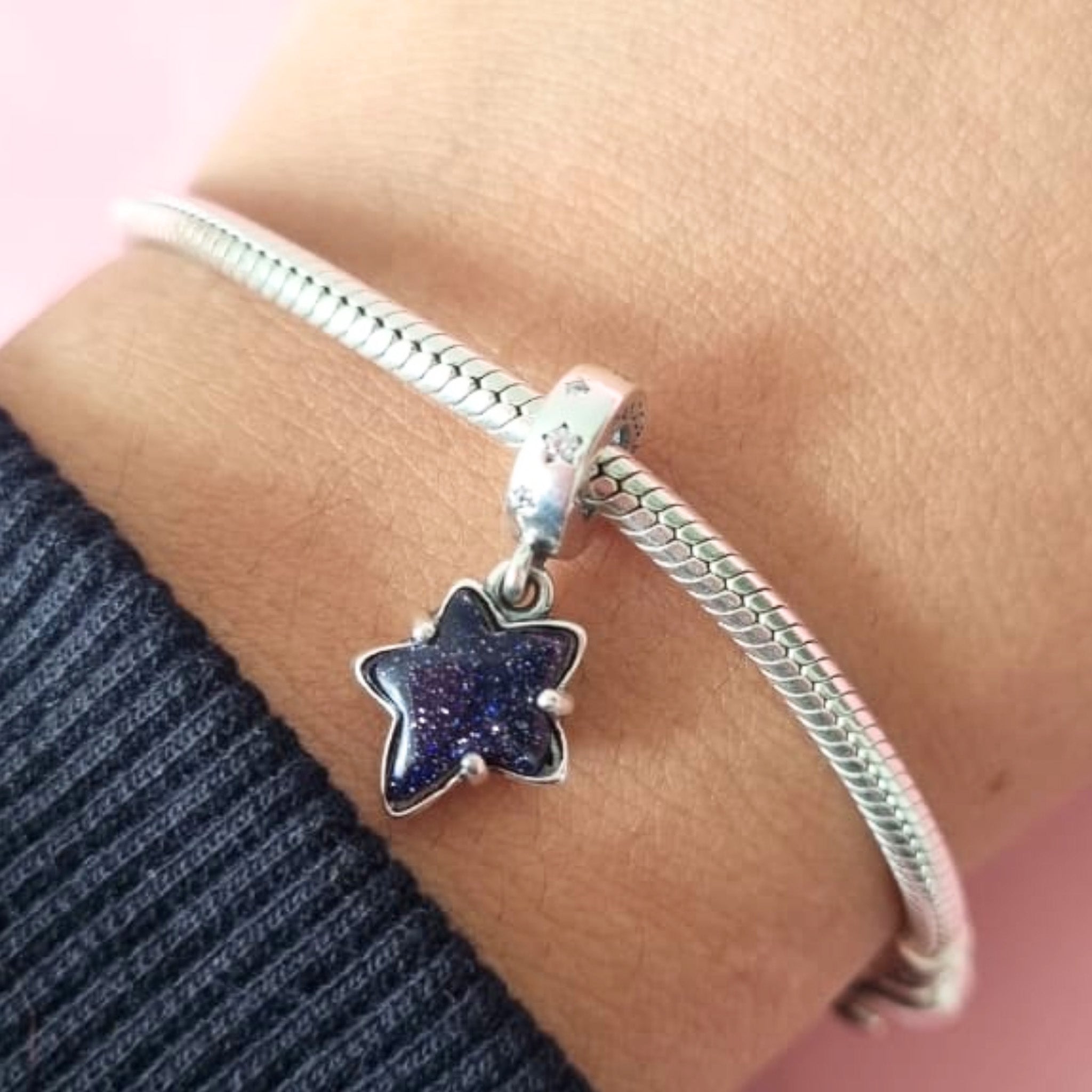 Charm Estrella Azul Con Destellos