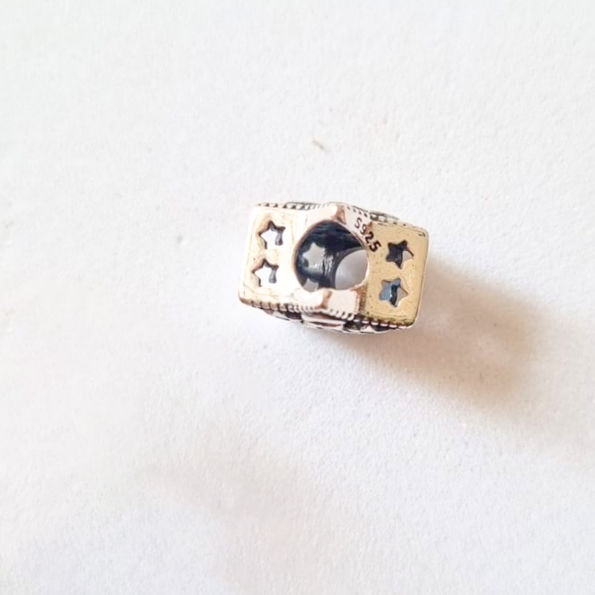 Charm Estrella Con Lunas Y Estrellas Azules