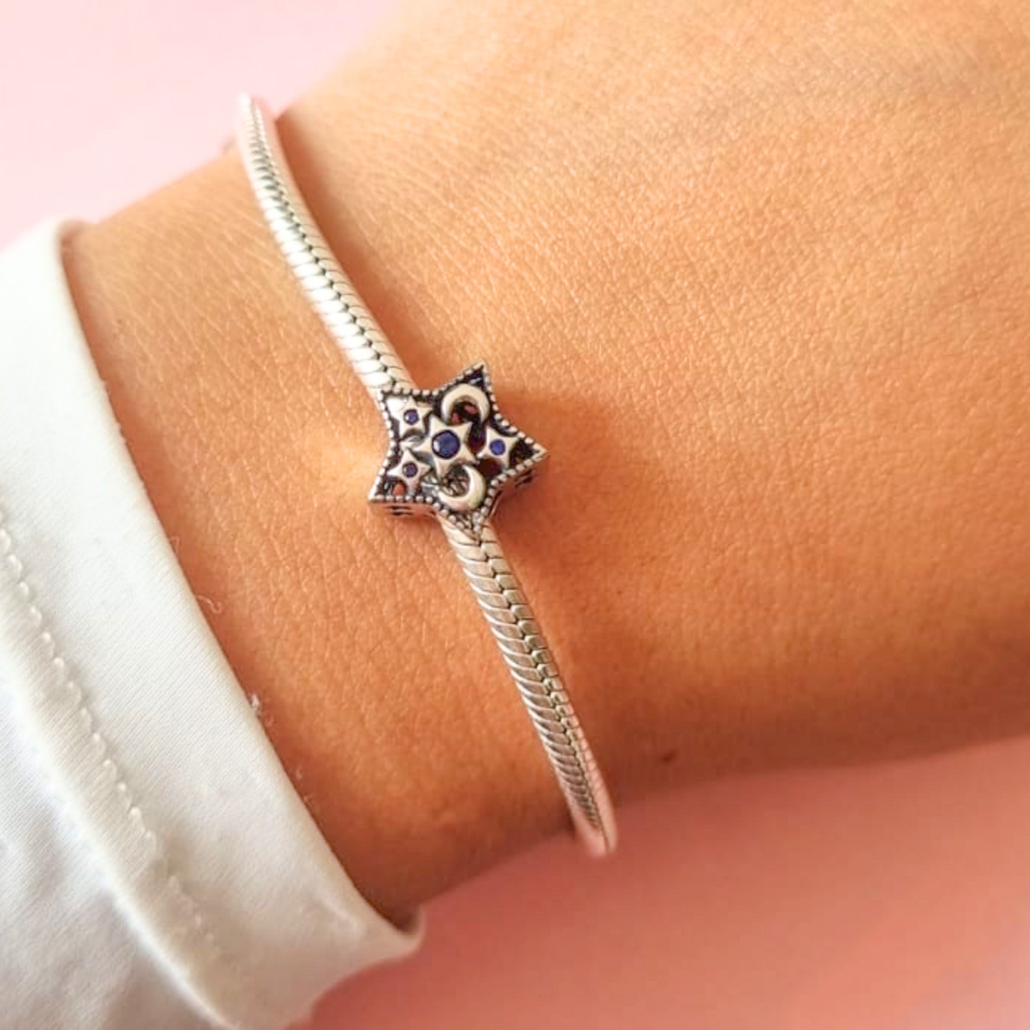 Charm Estrella Con Lunas Y Estrellas Azules