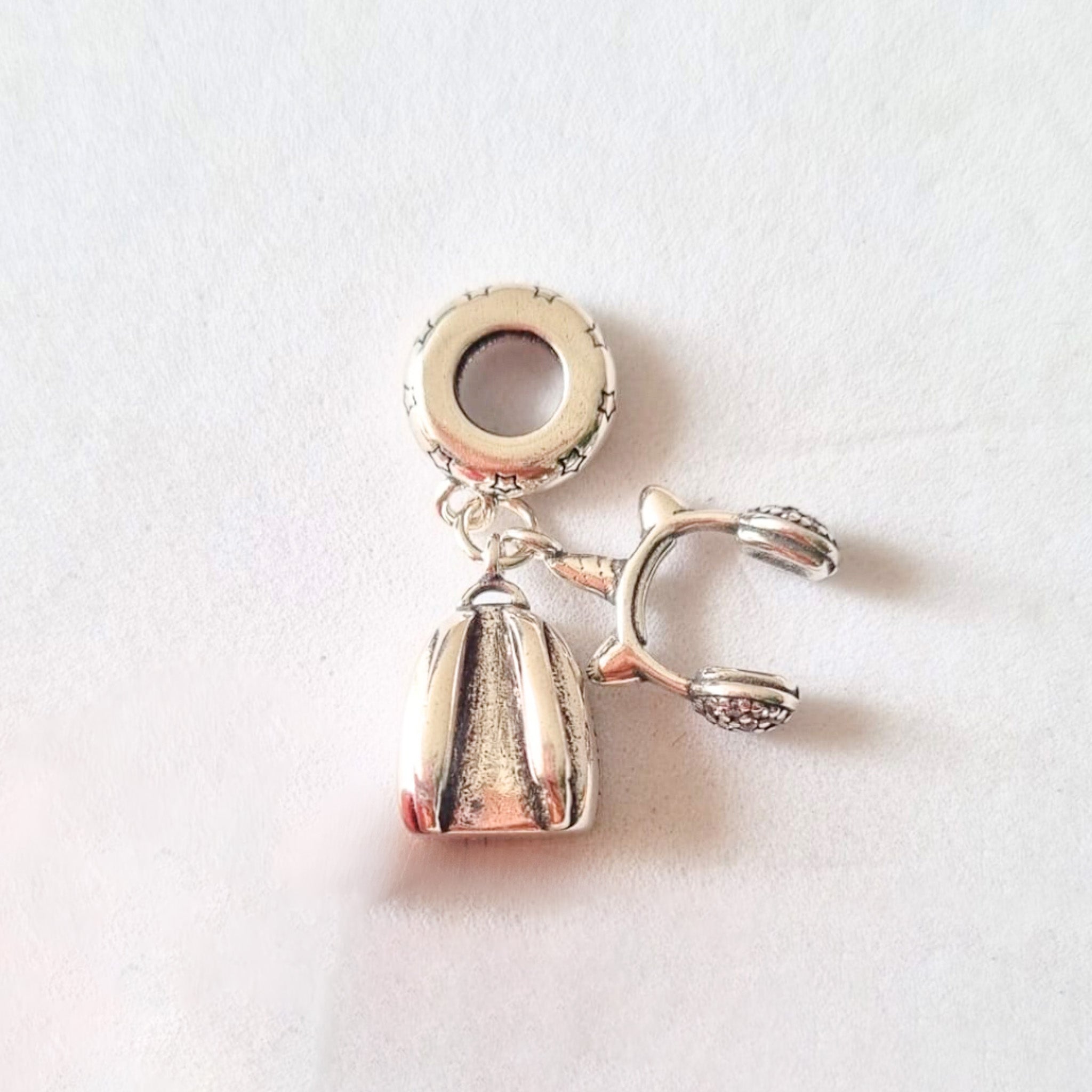 Charm Mochila Arcoíris Y Audífonos