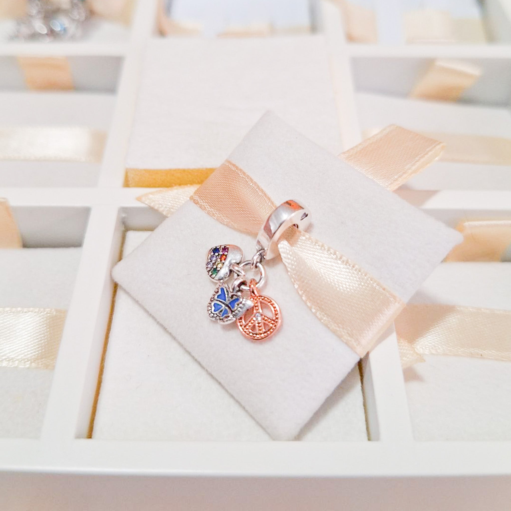 Charm Corazón, Mariposa, Símbolo Amor Y Paz
