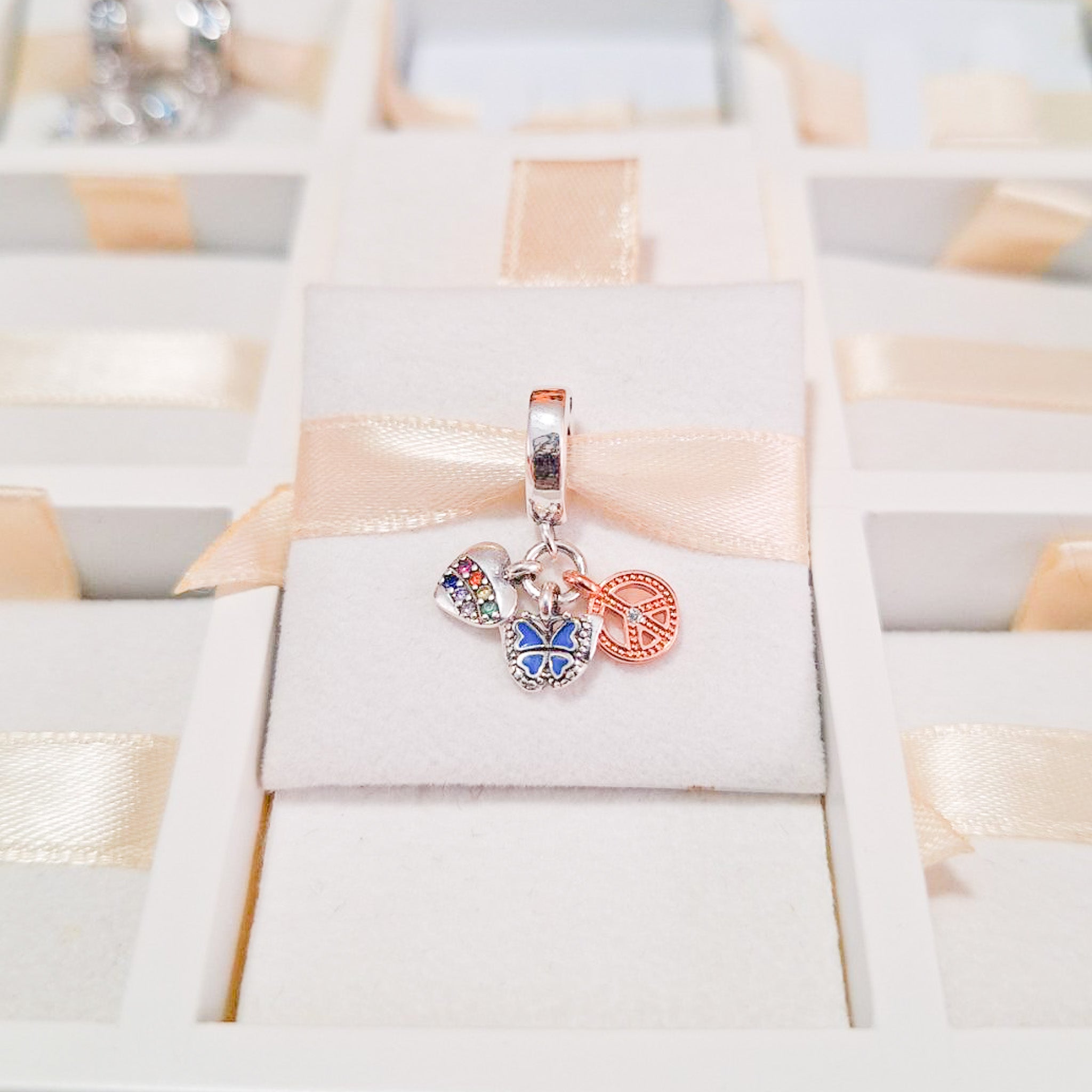 Charm Corazón, Mariposa, Símbolo Amor Y Paz