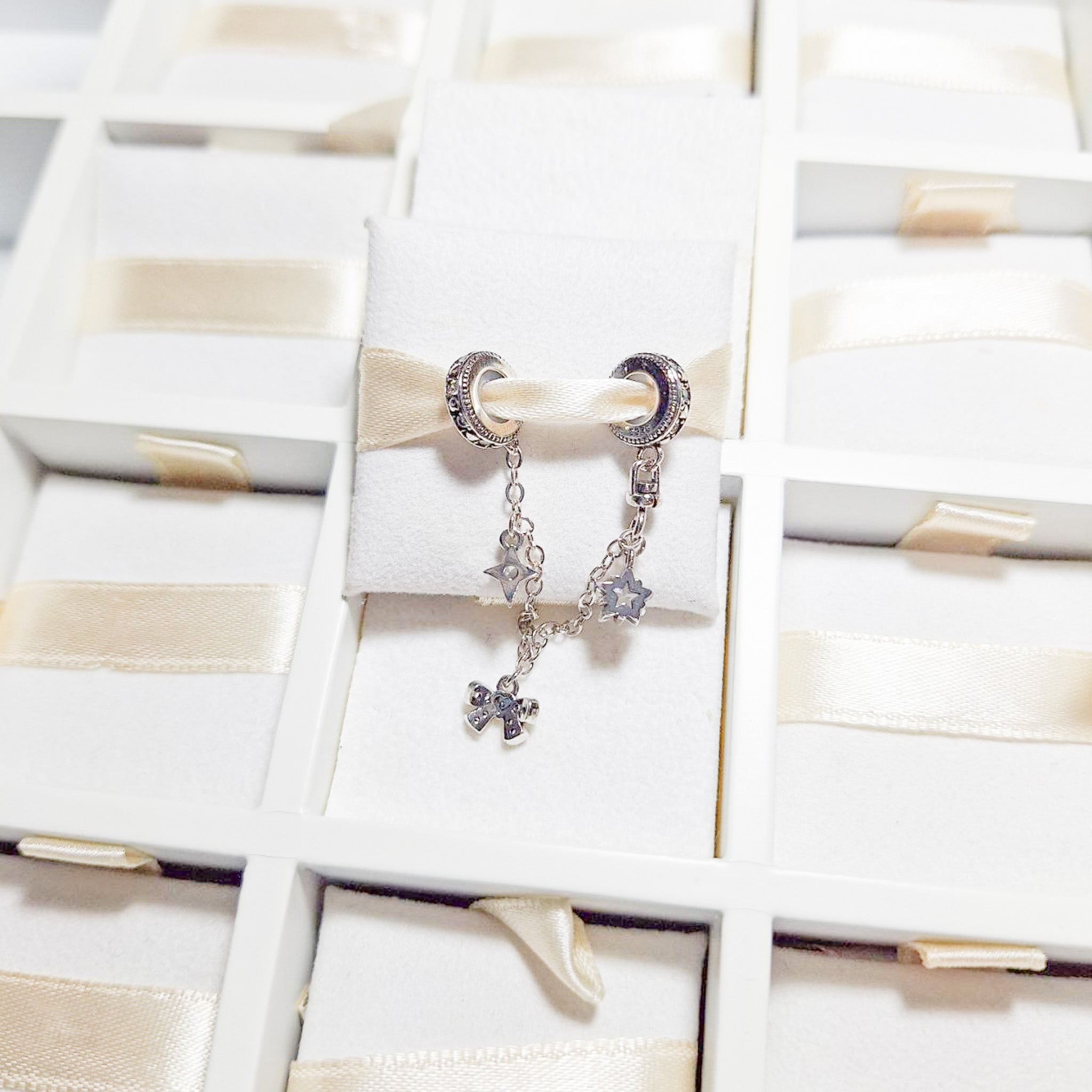 Charm Cadena De Seguridad Moño Y Estrellas