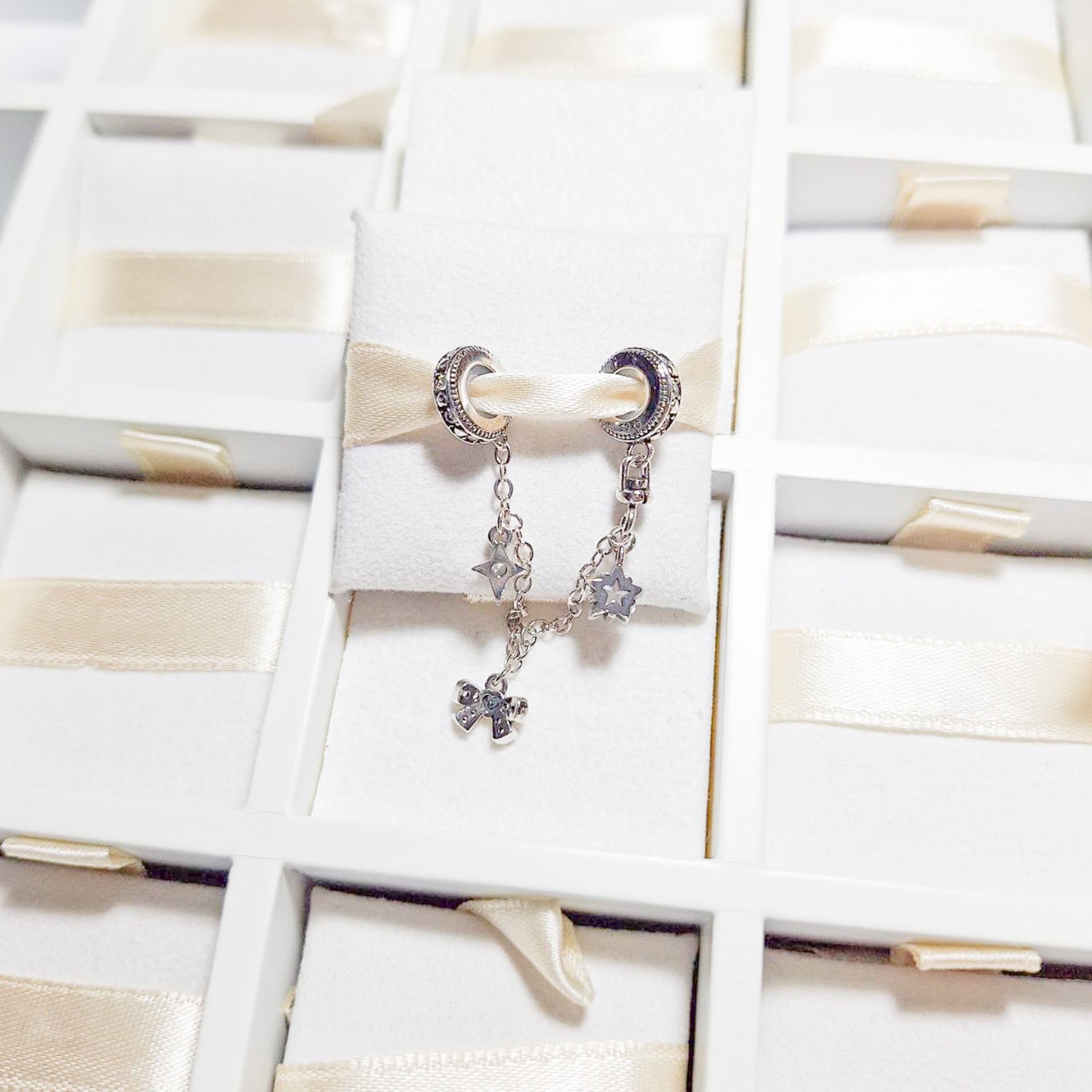Charm Cadena De Seguridad Moño Y Estrellas