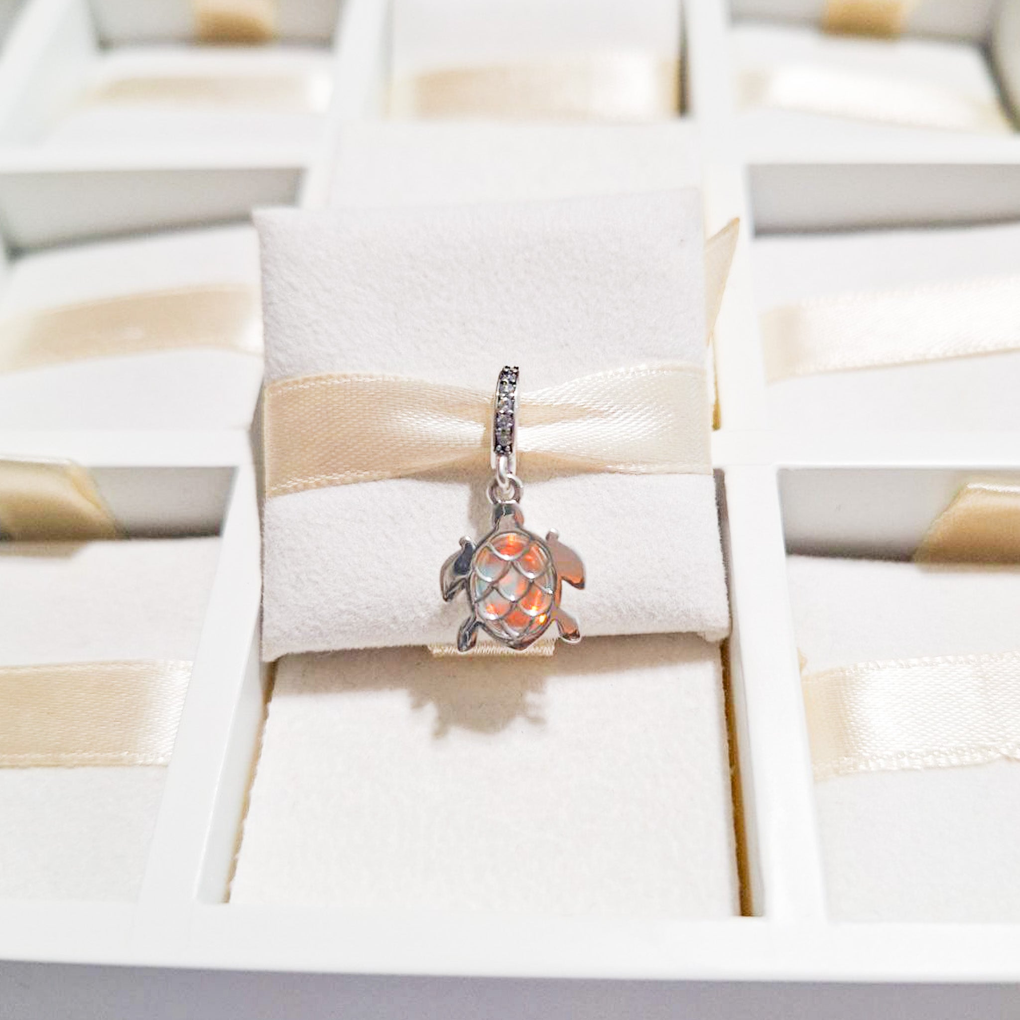 Charm Tortuga Azul Tornasol